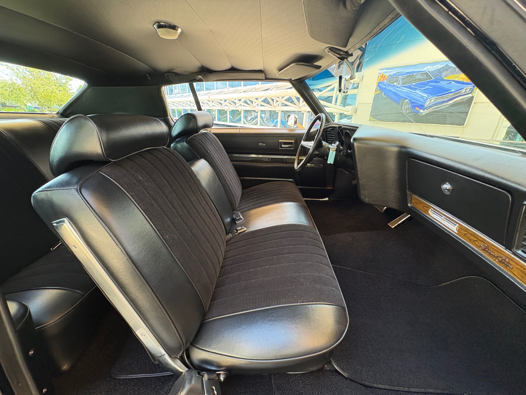 Vehicle photo 43