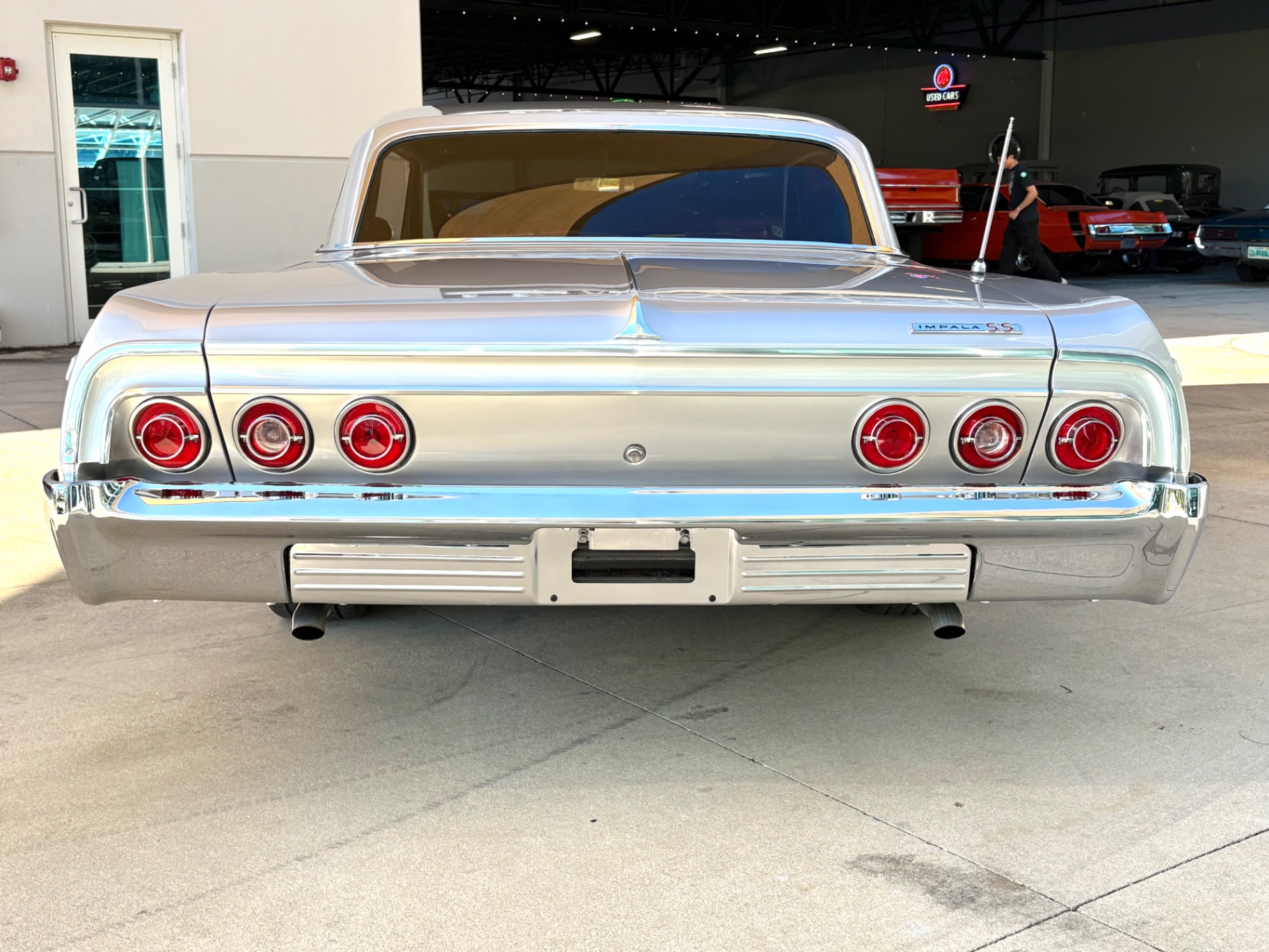 Vehicle photo 6