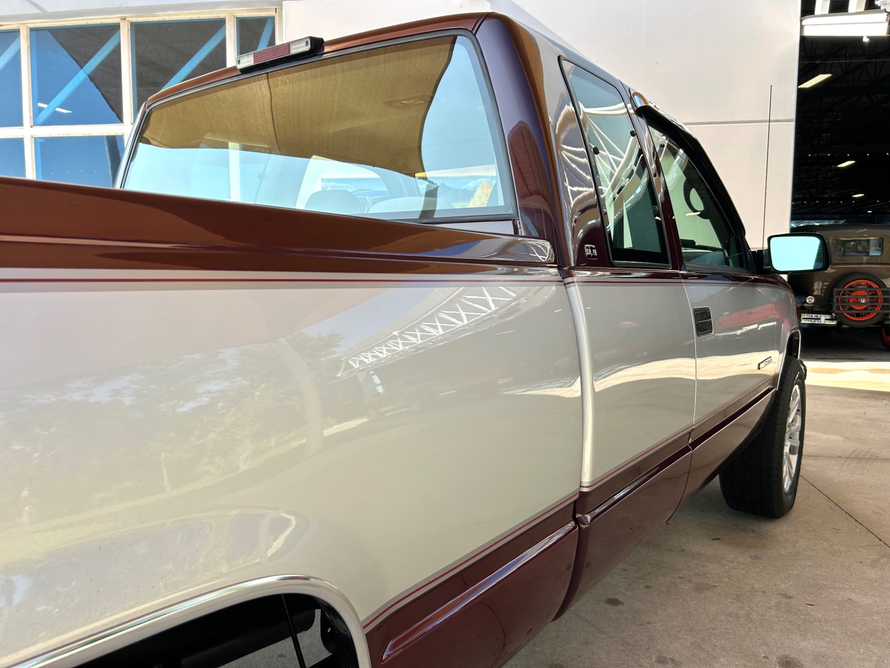 Vehicle photo 16