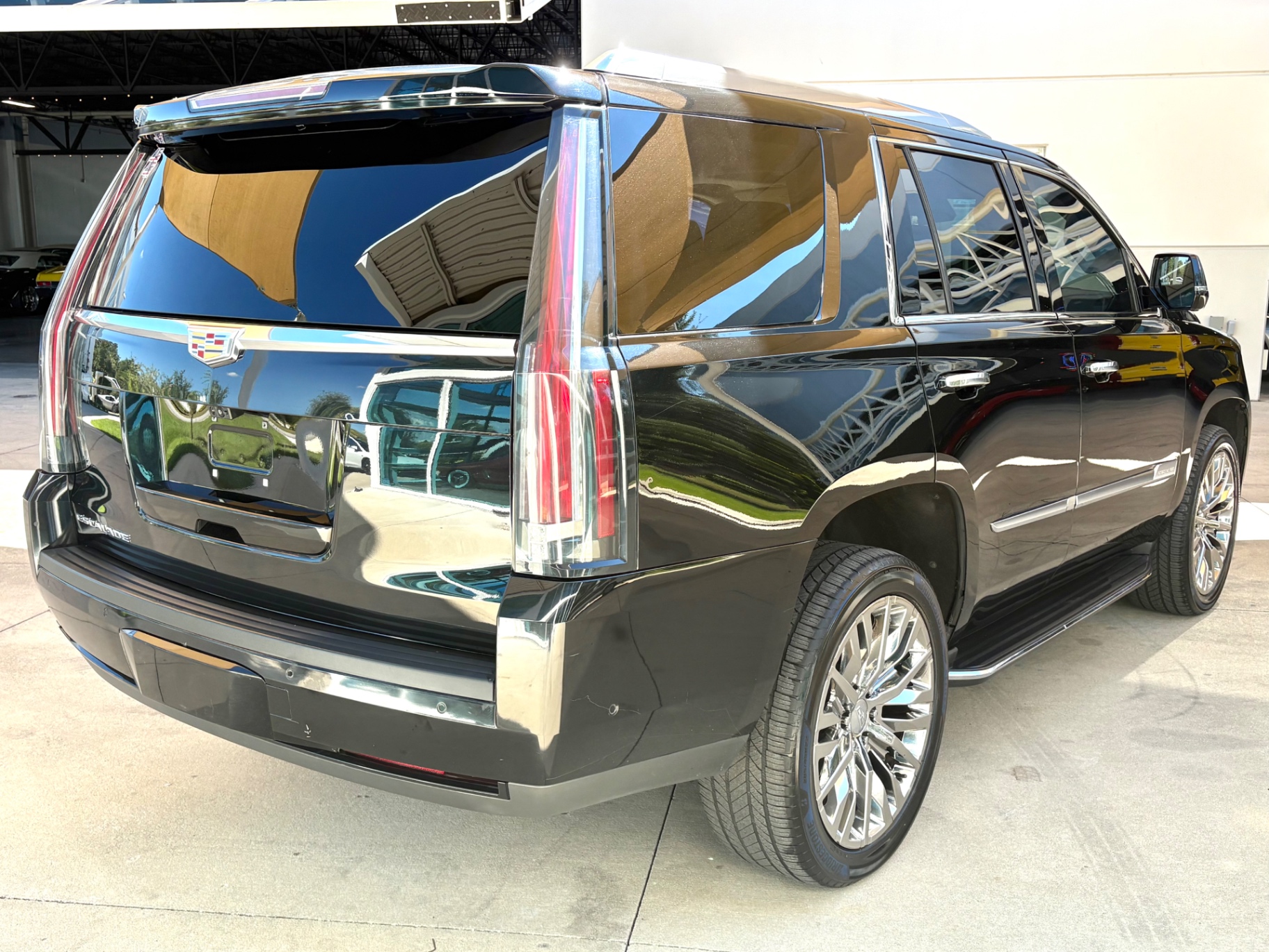 Vehicle photo 6