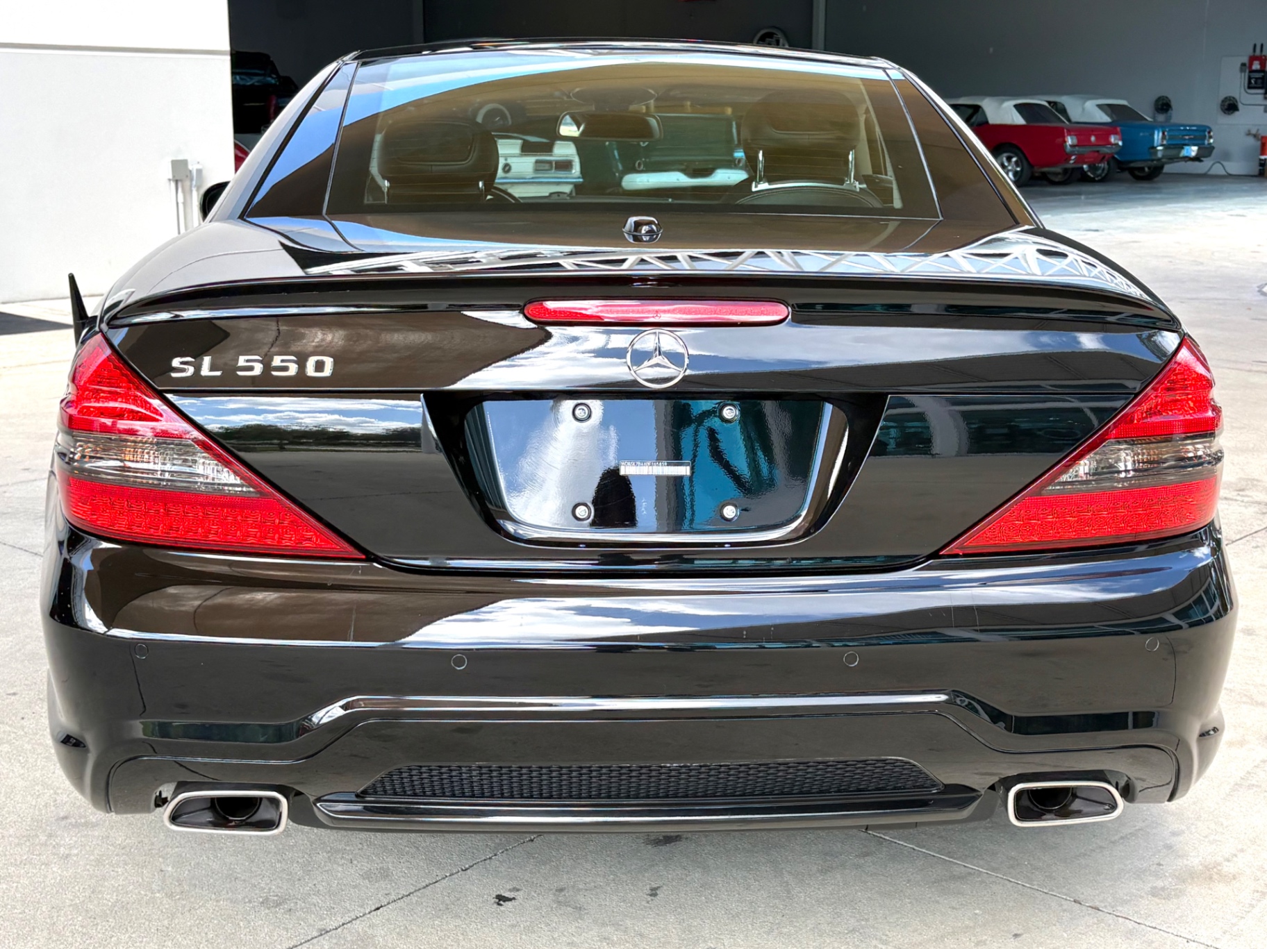 Vehicle photo 23