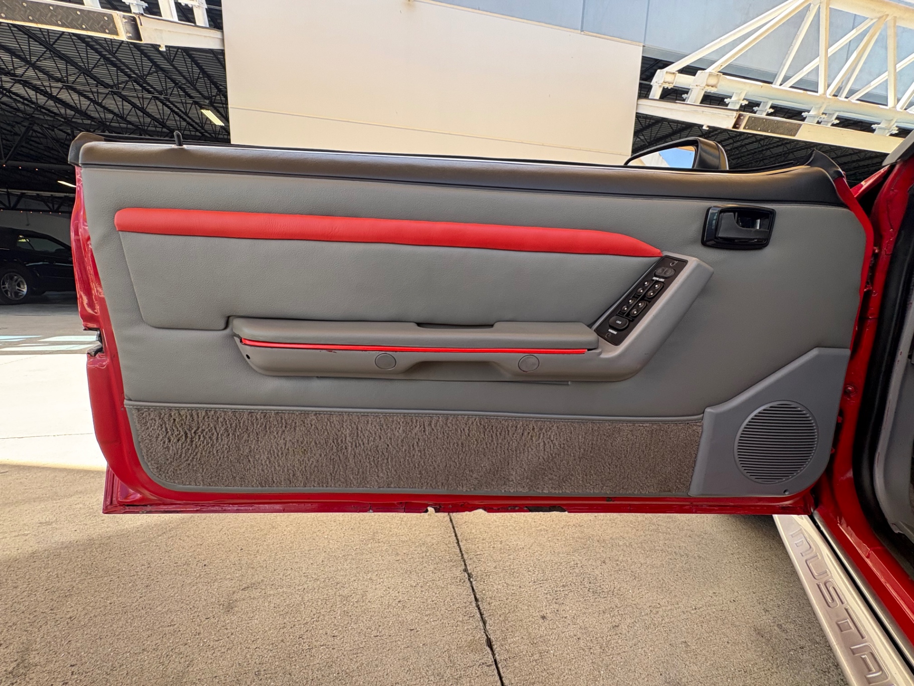 Vehicle photo 36