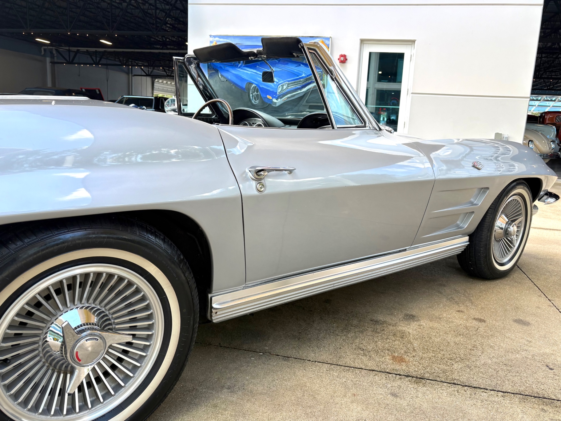 Vehicle photo 17