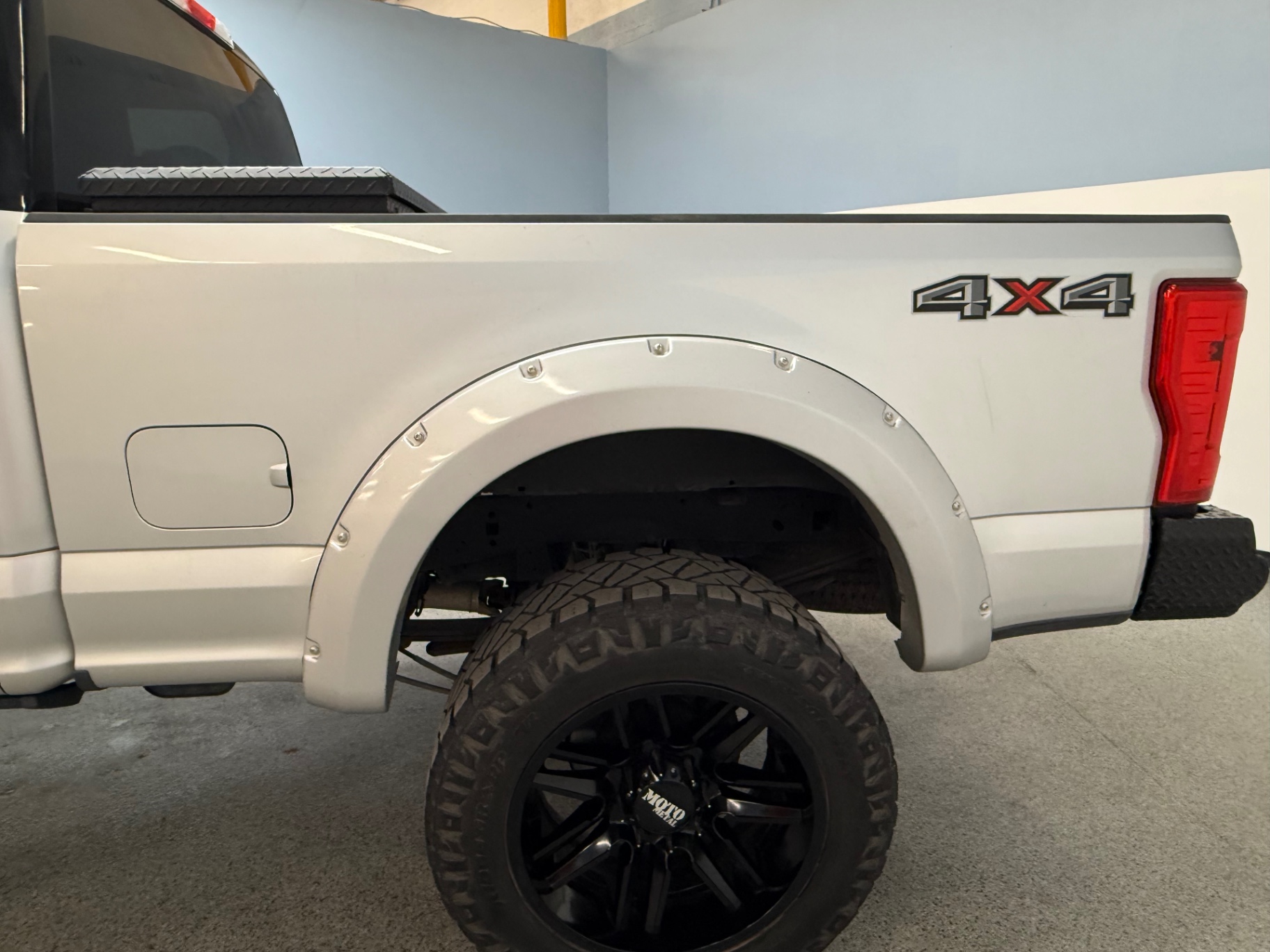 Vehicle photo 8