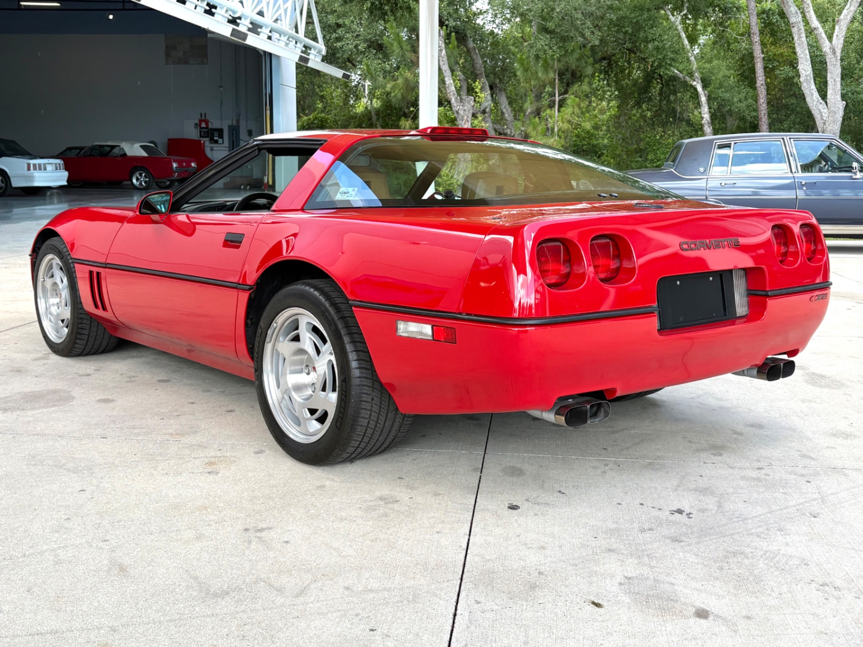 Vehicle photo 10