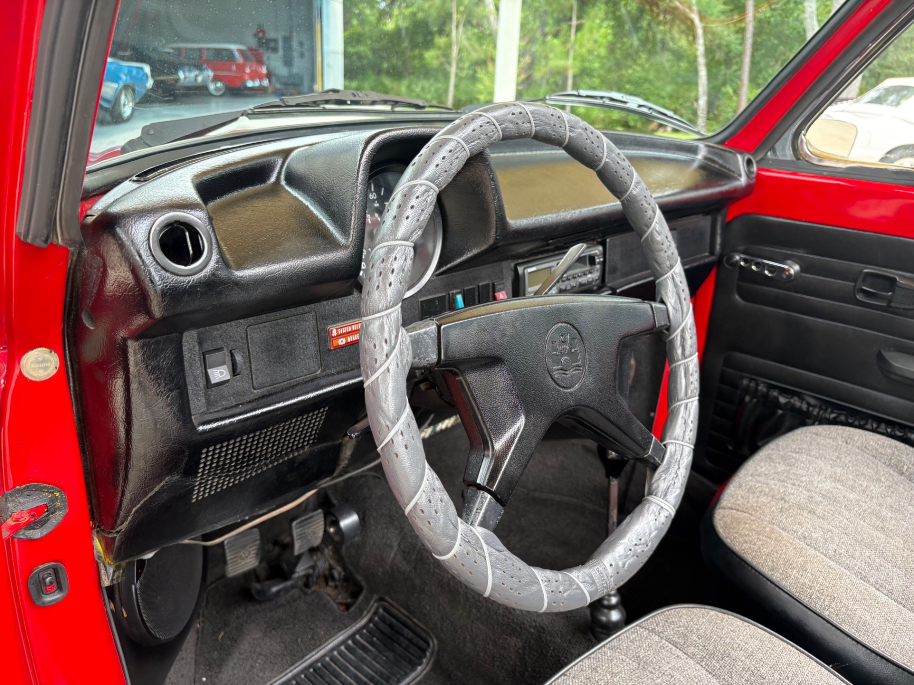 Vehicle photo 34