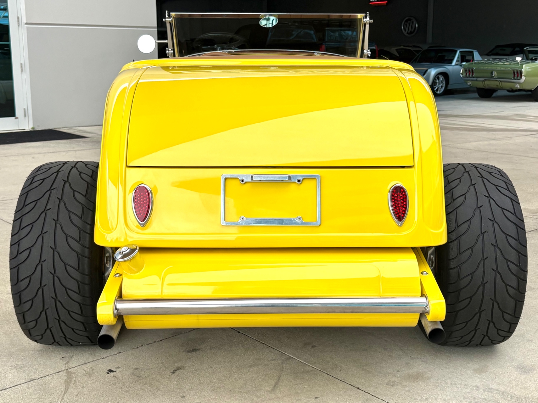 Vehicle photo 7