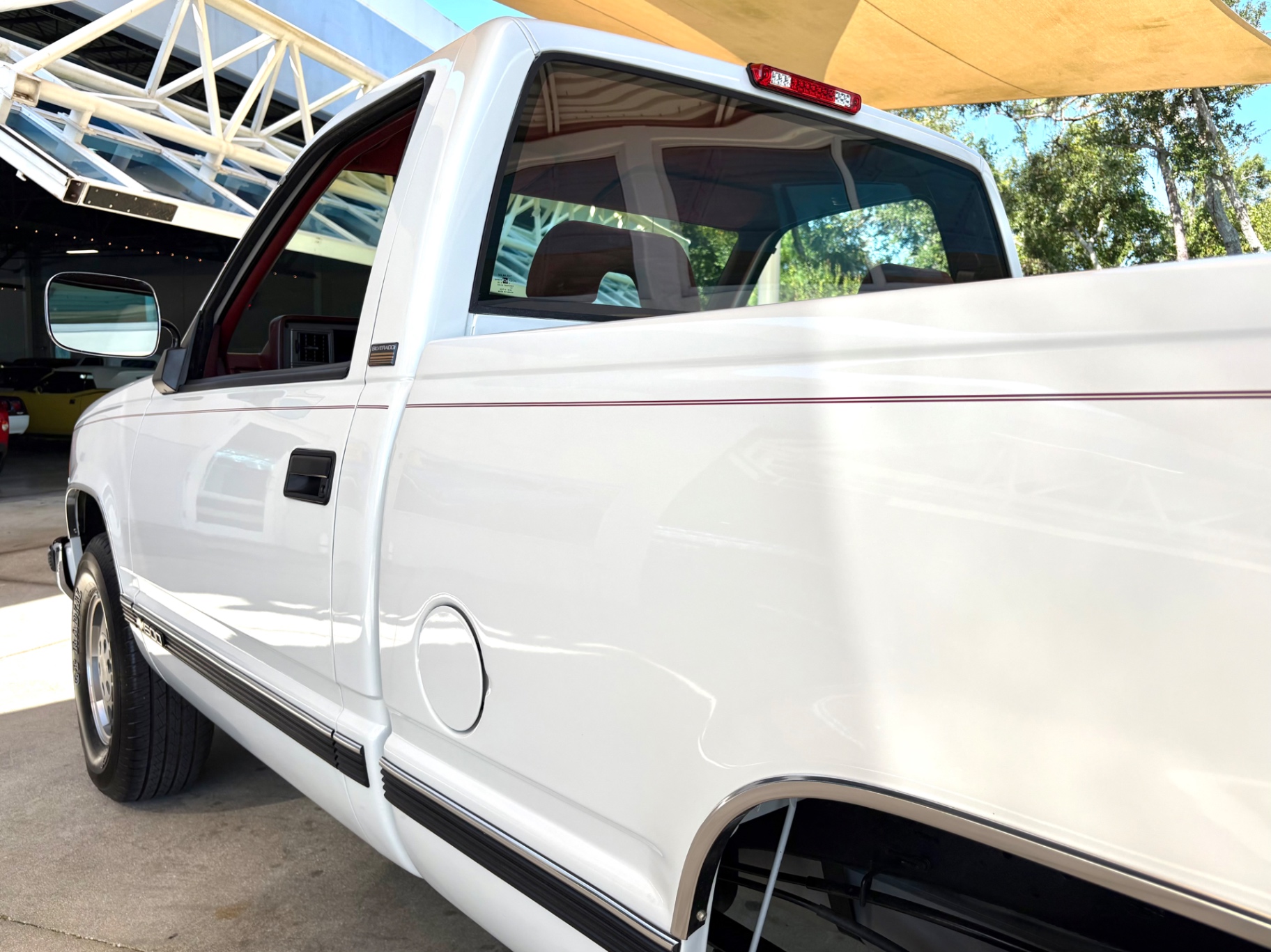 Vehicle photo 13