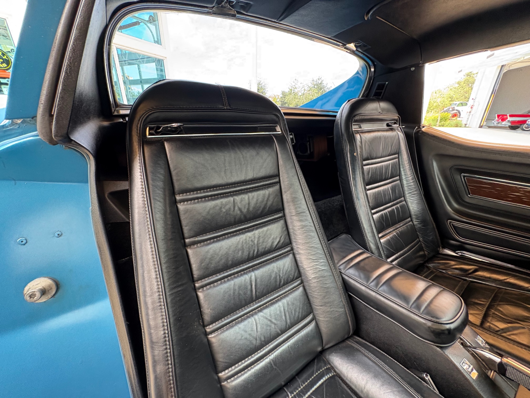 Vehicle photo 40