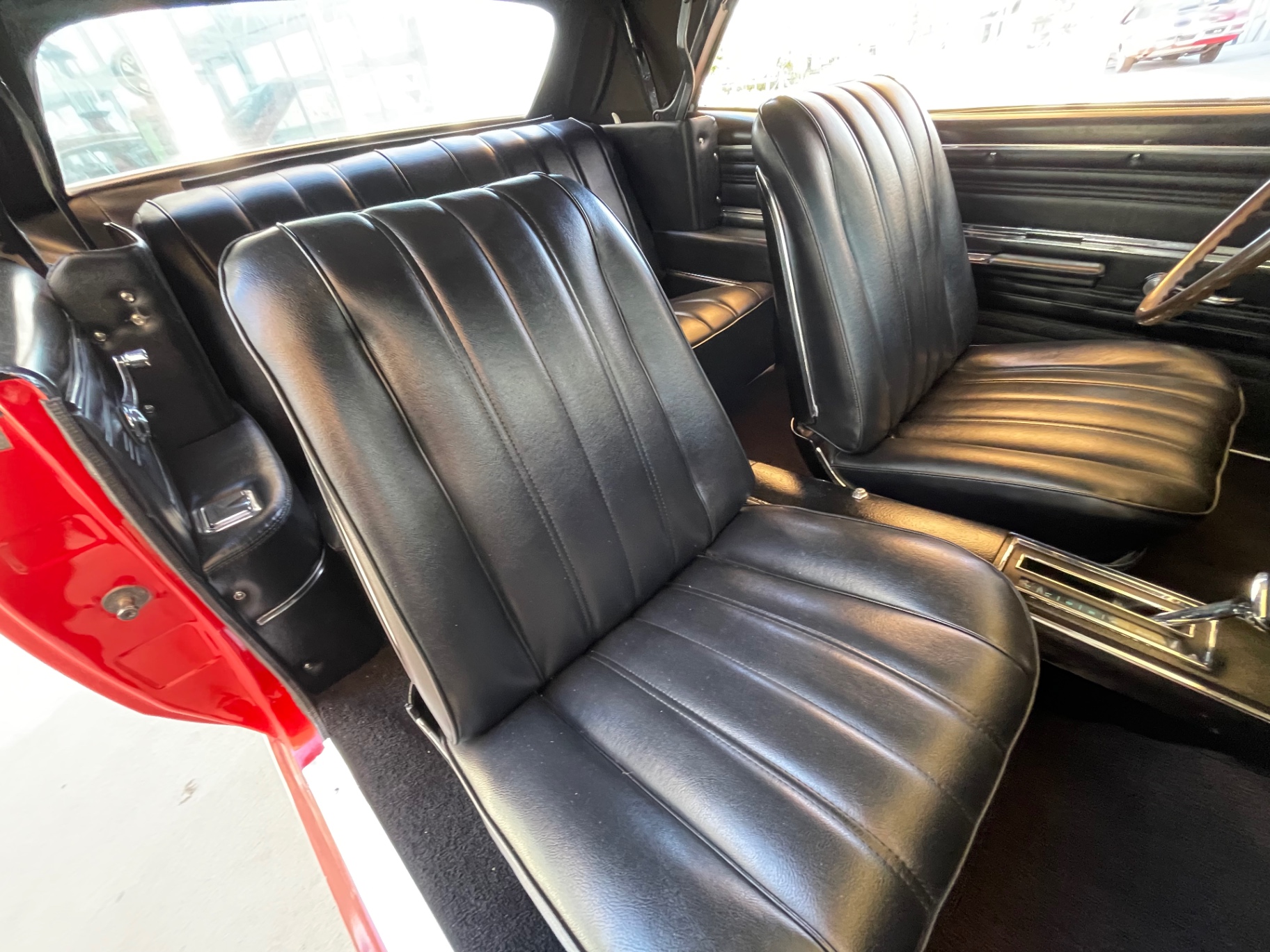 Vehicle photo 32
