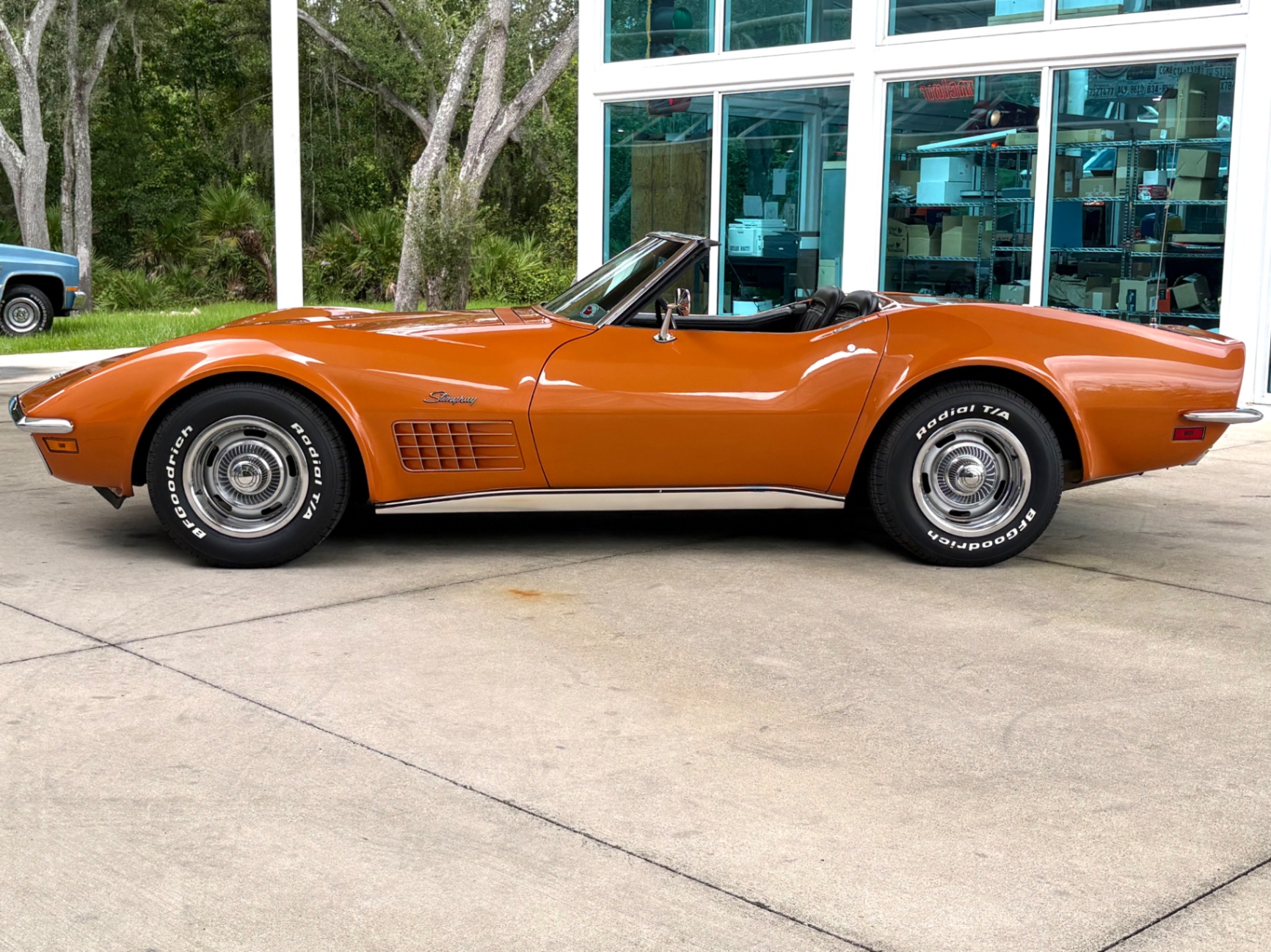 Vehicle photo 10