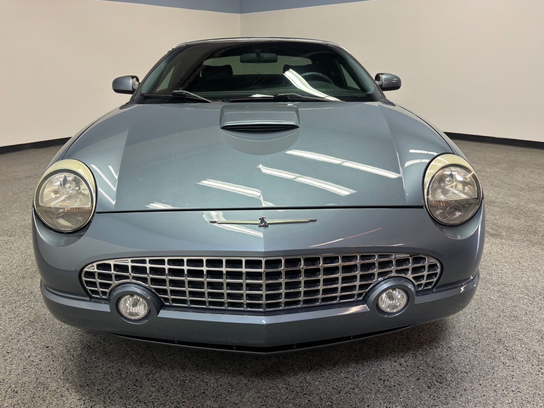 Vehicle photo 2