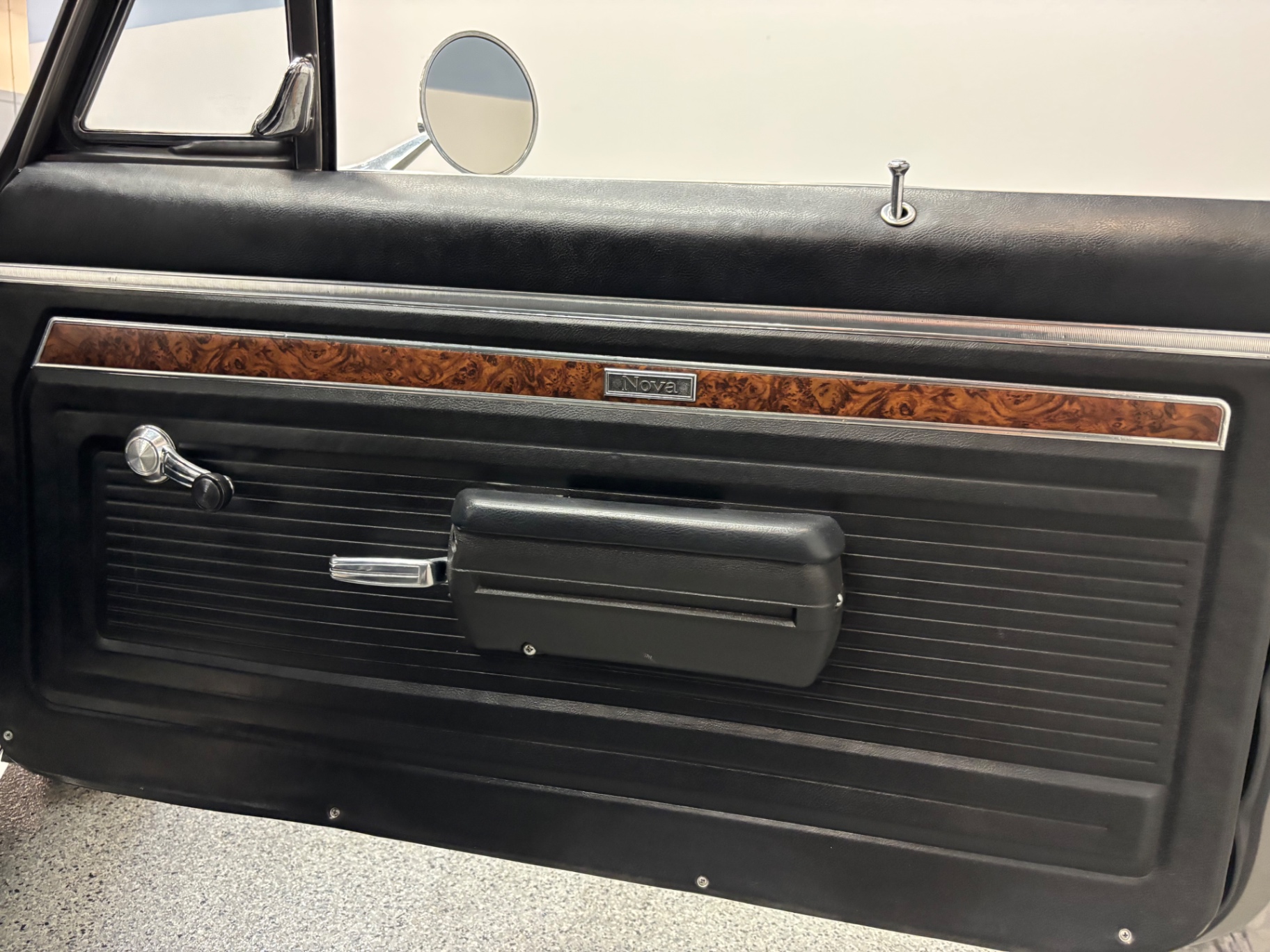 Vehicle photo 33