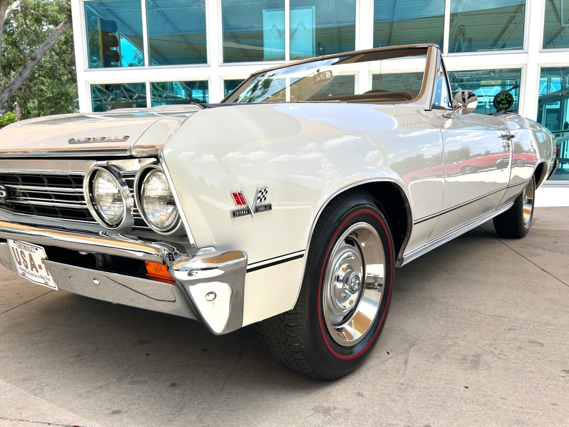 Vehicle photo 13
