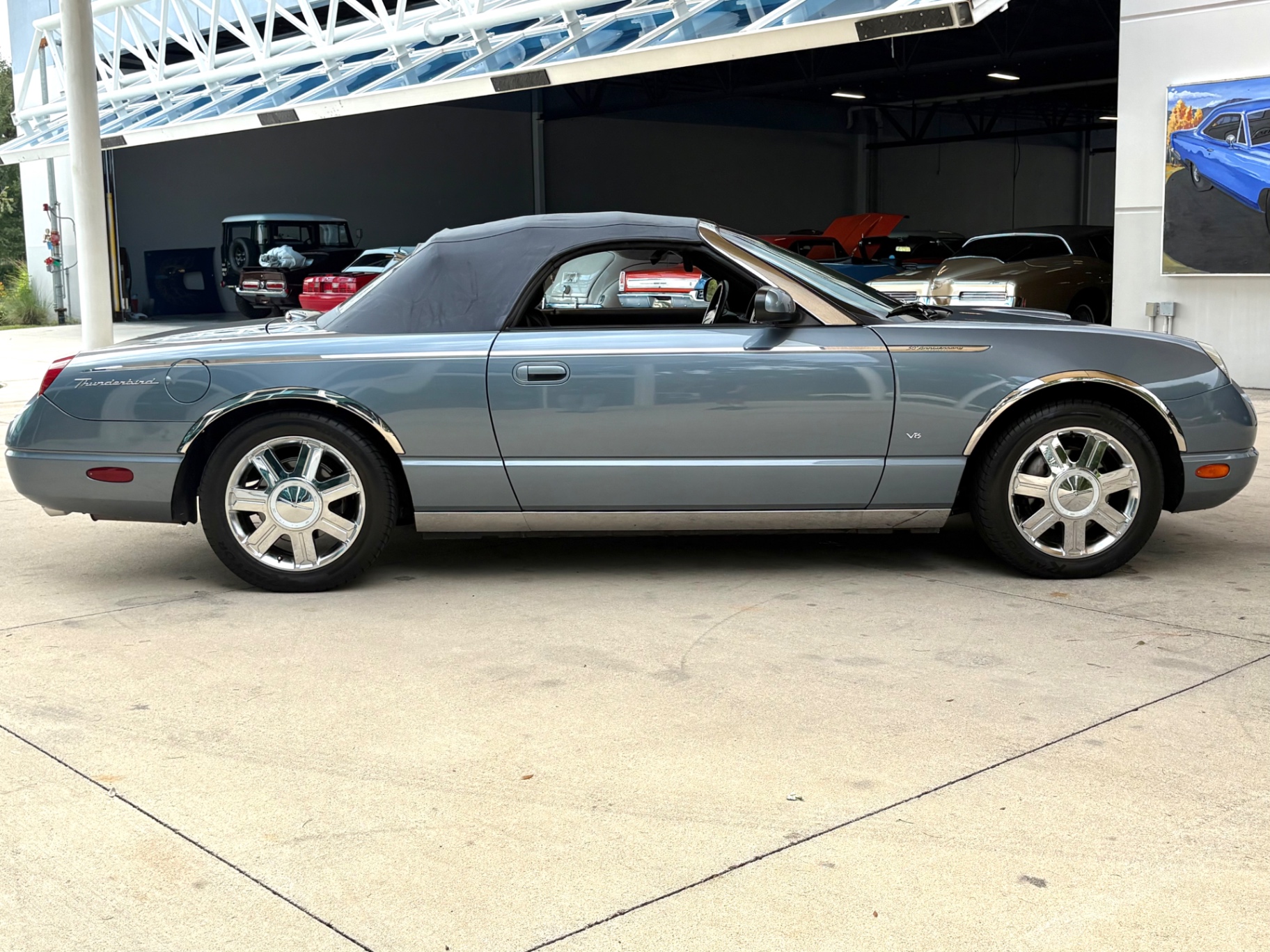 Vehicle photo 22