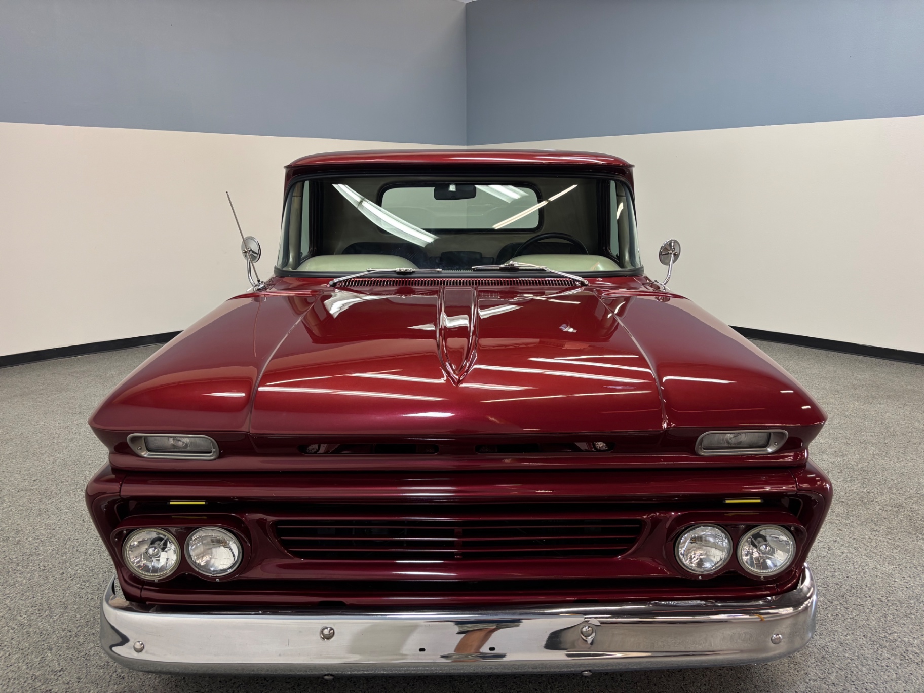 Vehicle photo 9