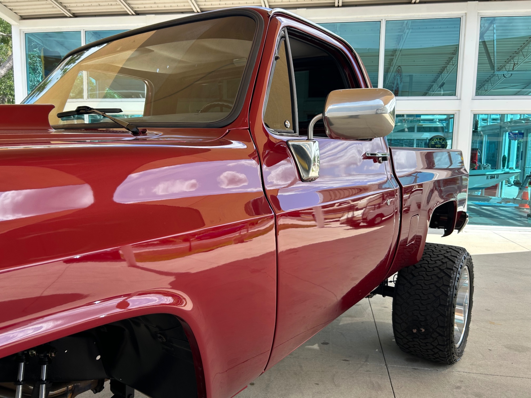 Vehicle photo 12