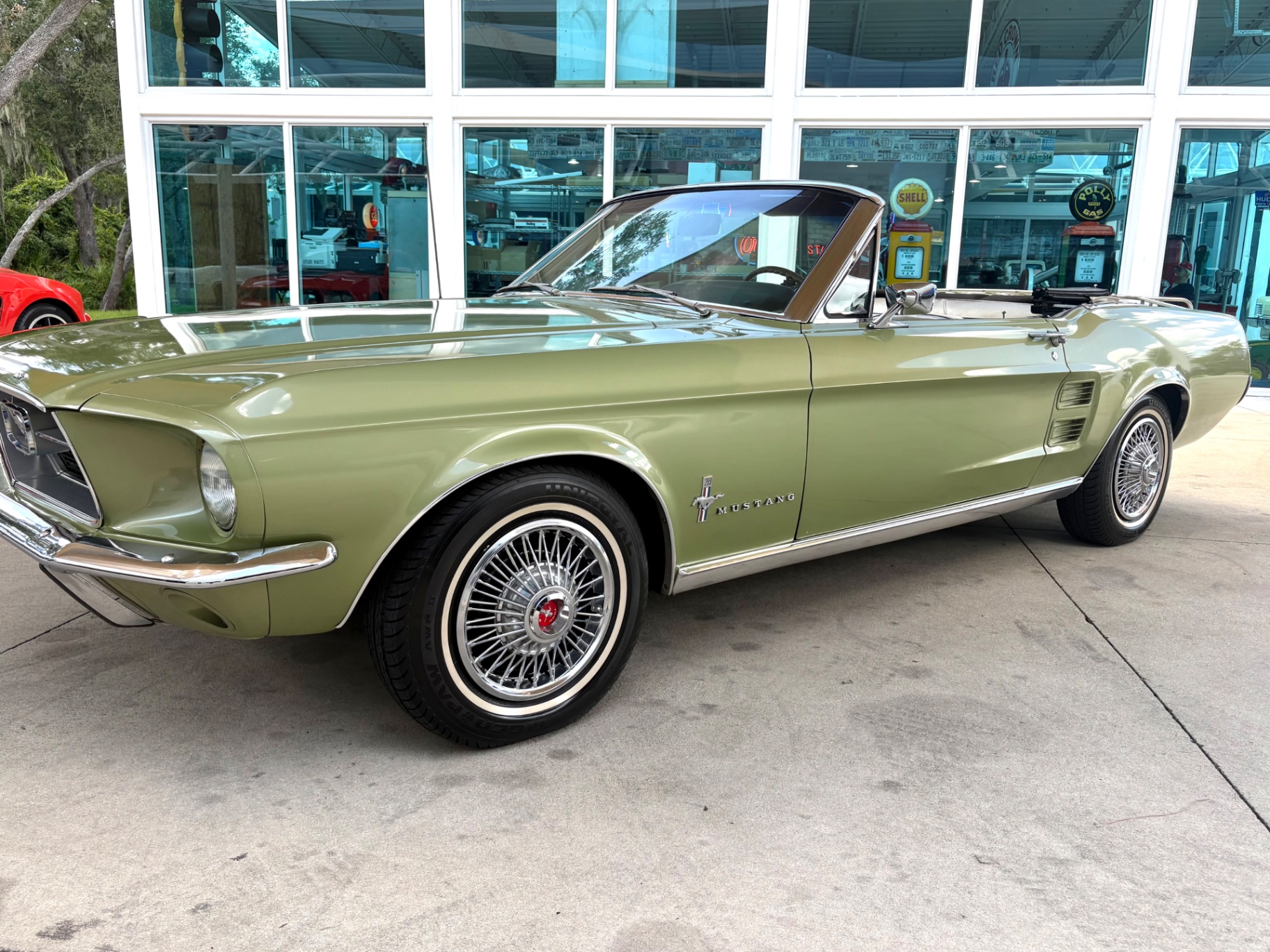 Vehicle photo 12