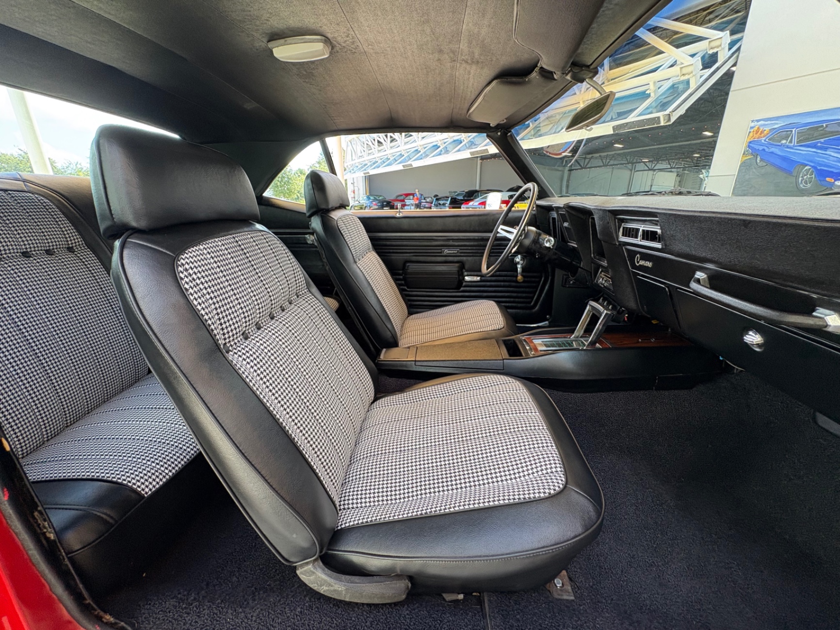 Vehicle photo 42