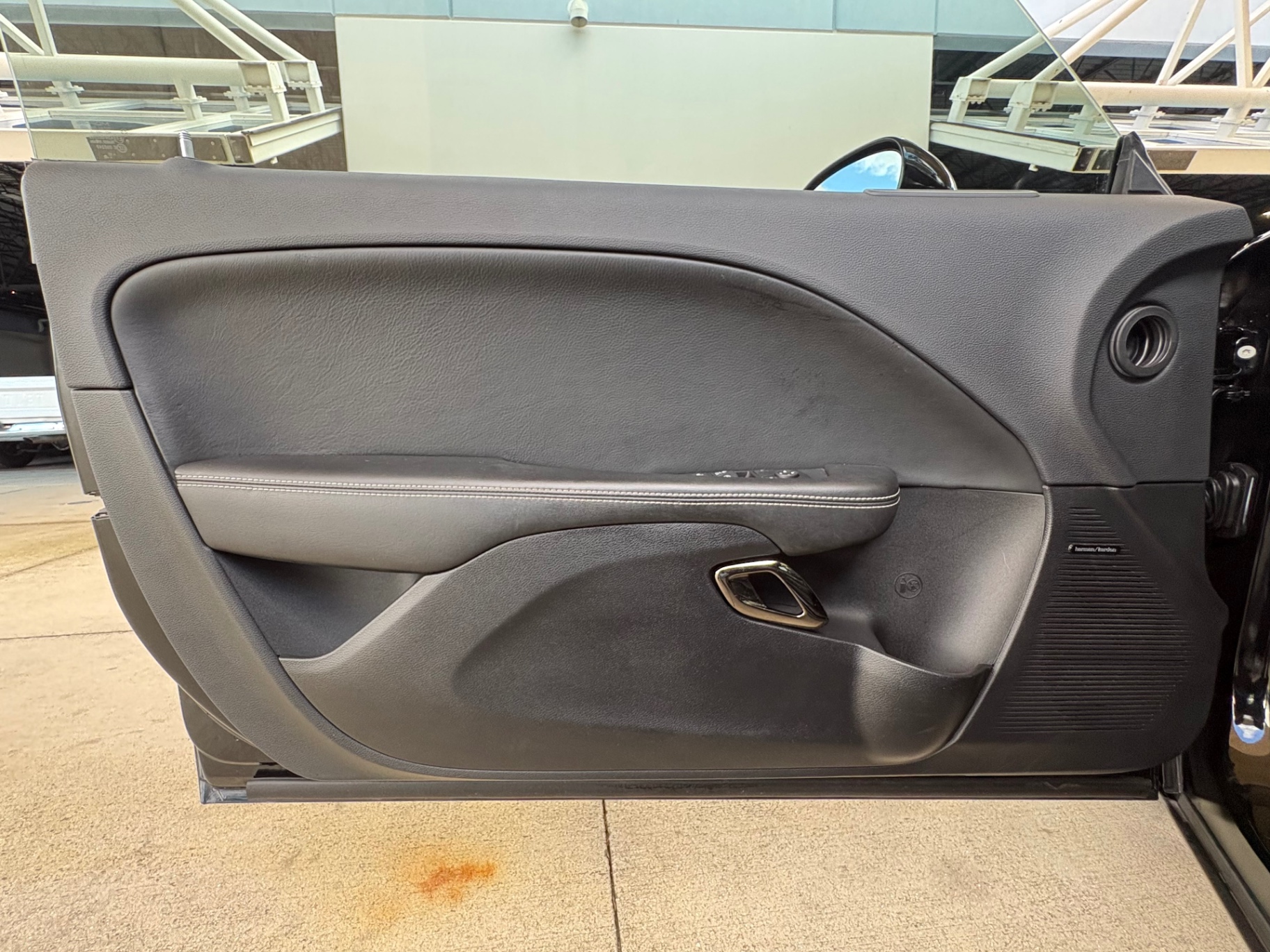 Vehicle photo 30