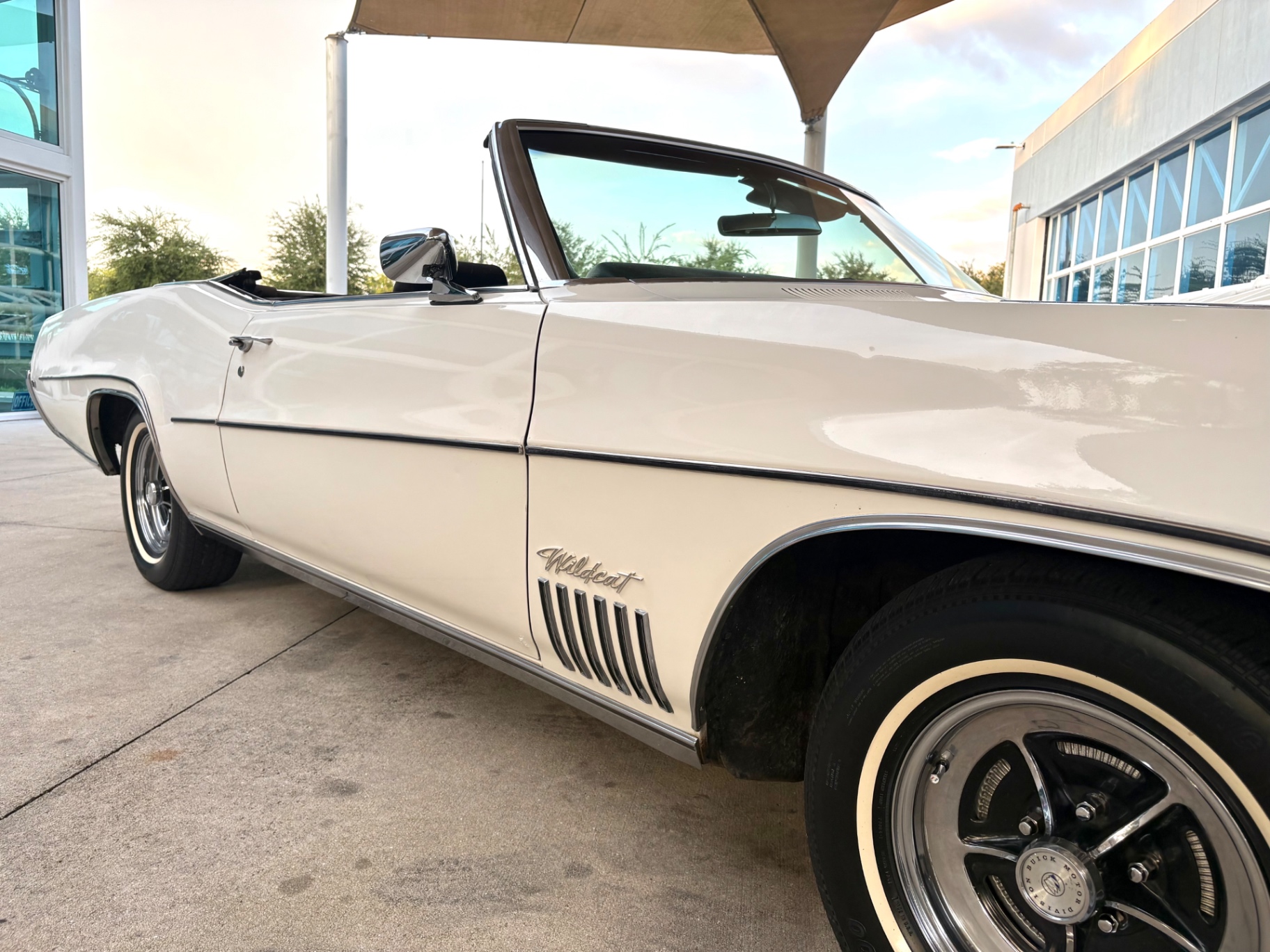 Vehicle photo 18