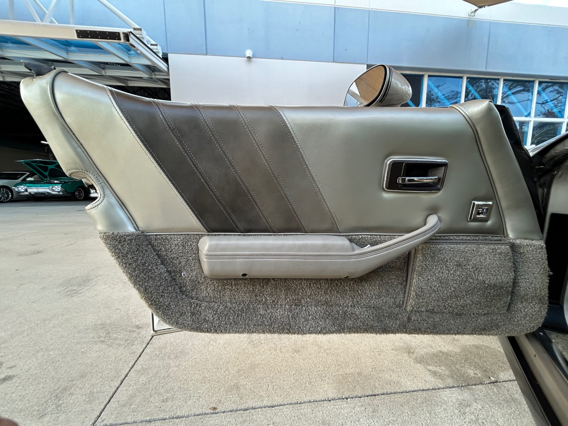 Vehicle photo 32
