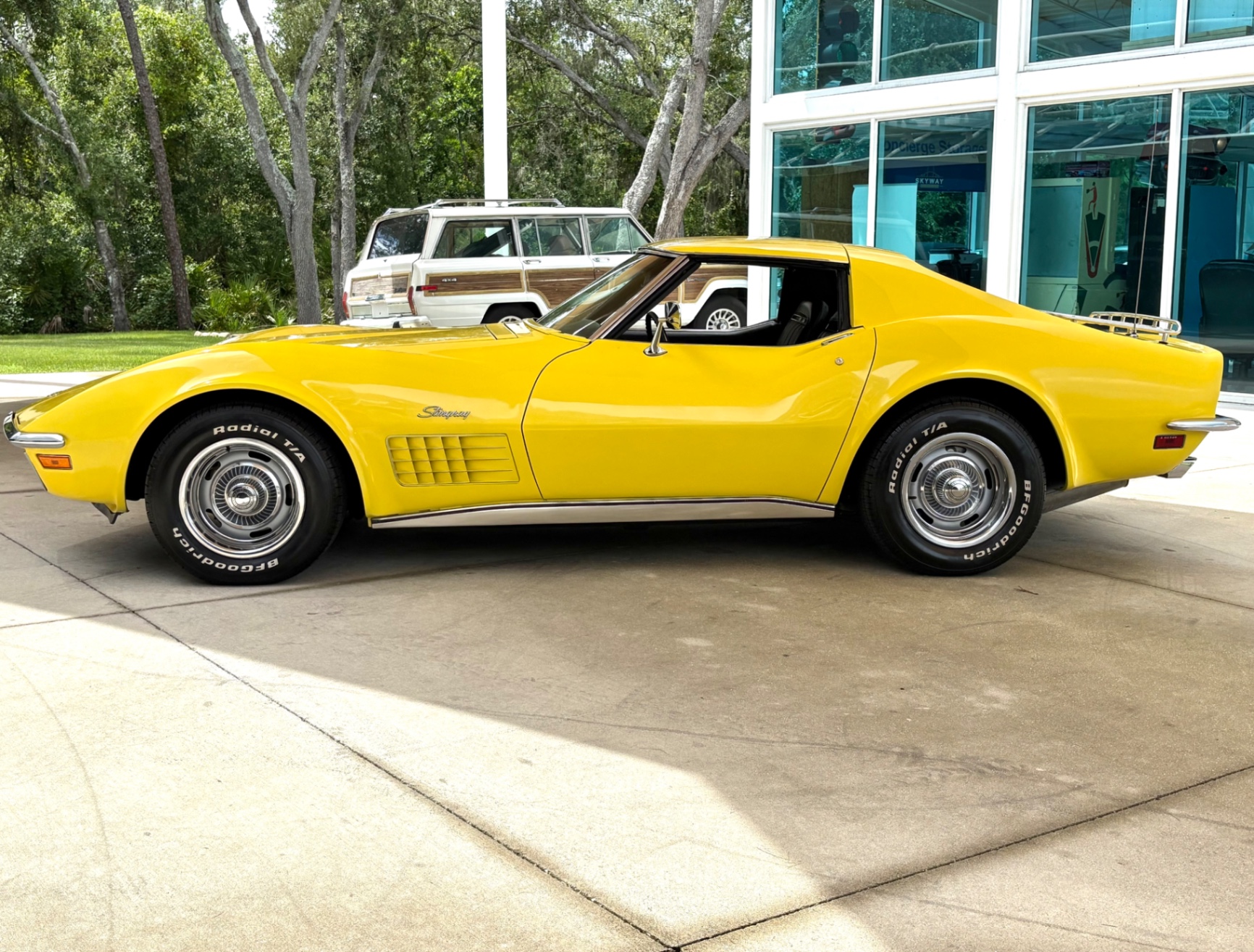 Vehicle photo 10