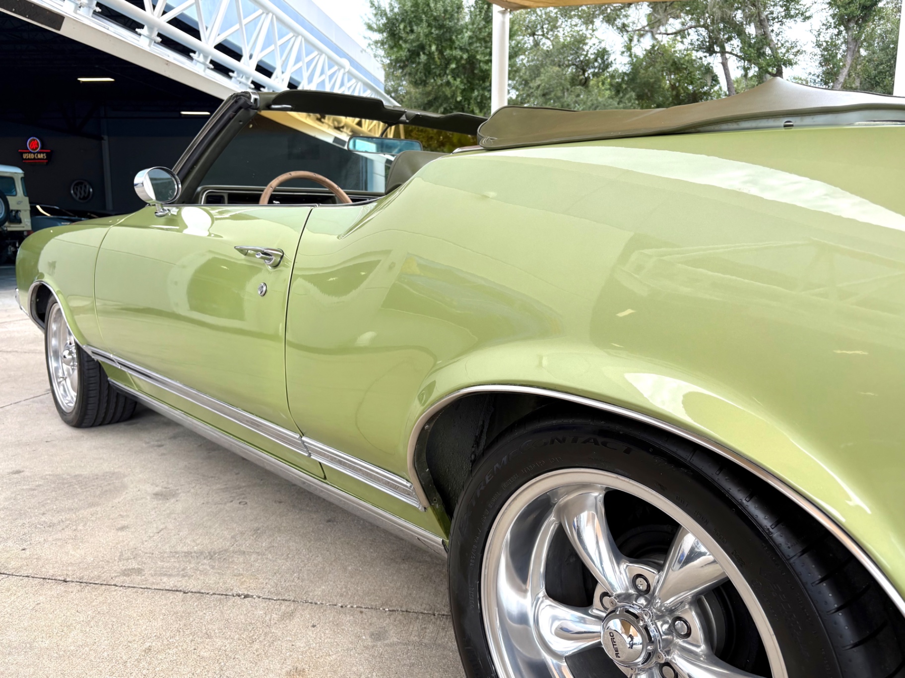 Vehicle photo 14