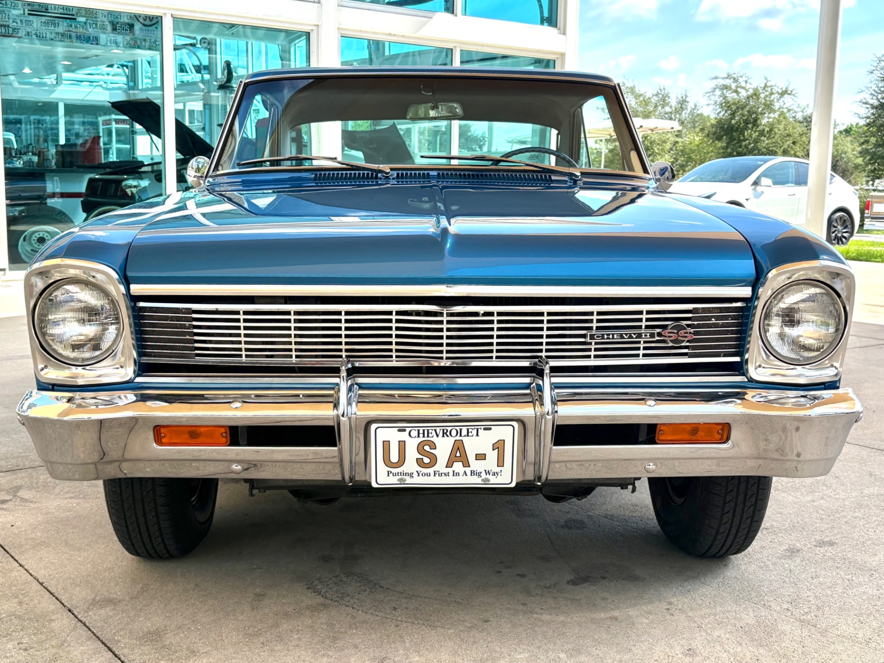 Vehicle photo 2