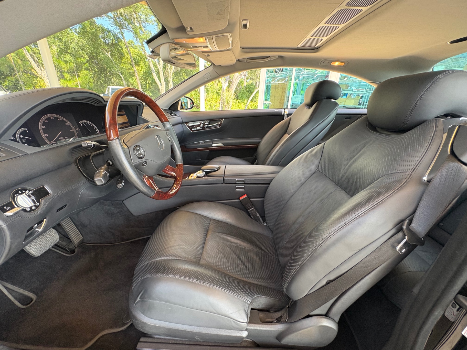 Vehicle photo 30