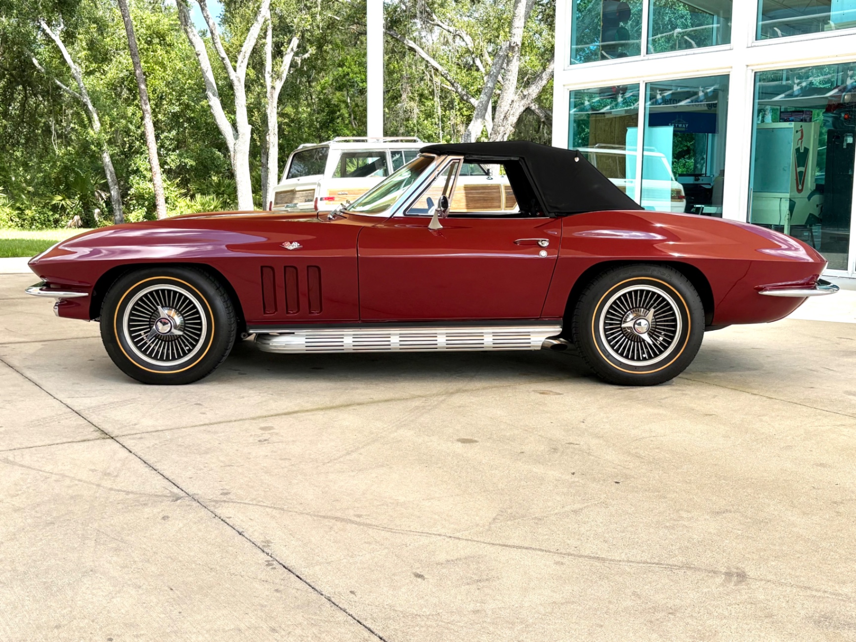 Vehicle photo 24