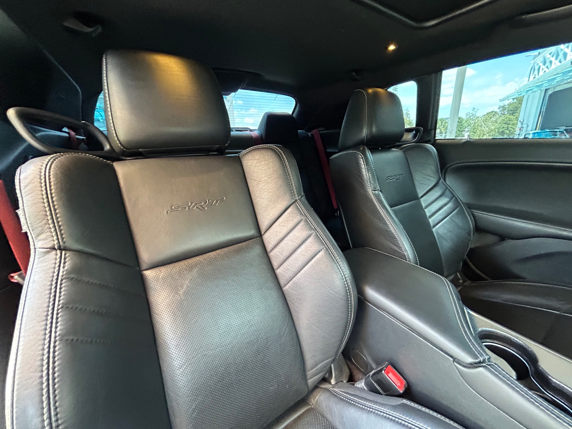 Vehicle photo 26