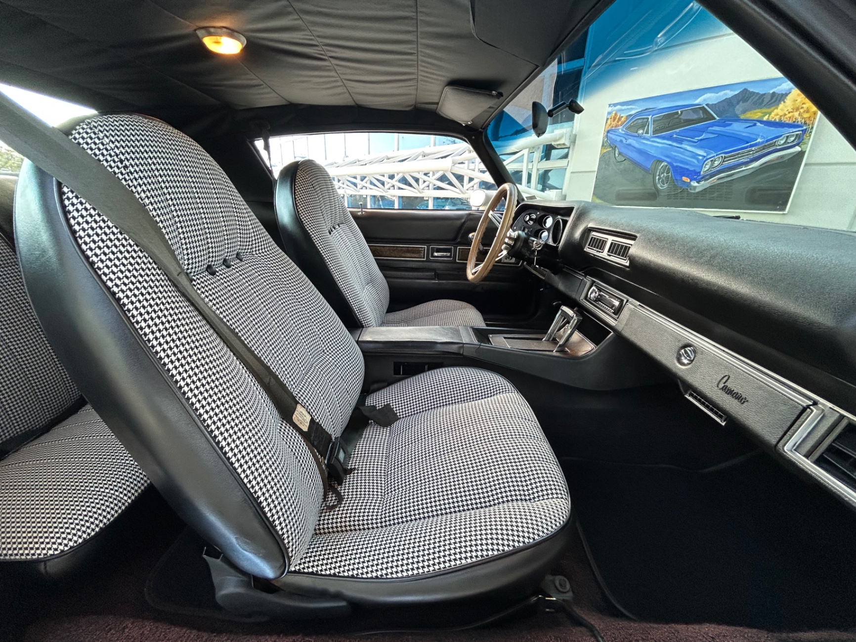Vehicle photo 37