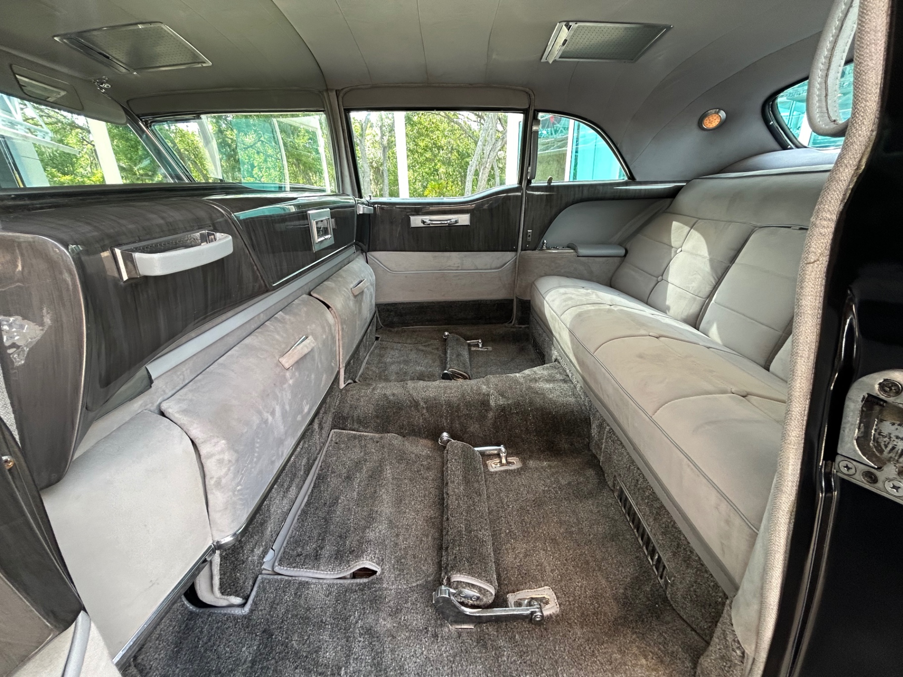 Vehicle photo 26