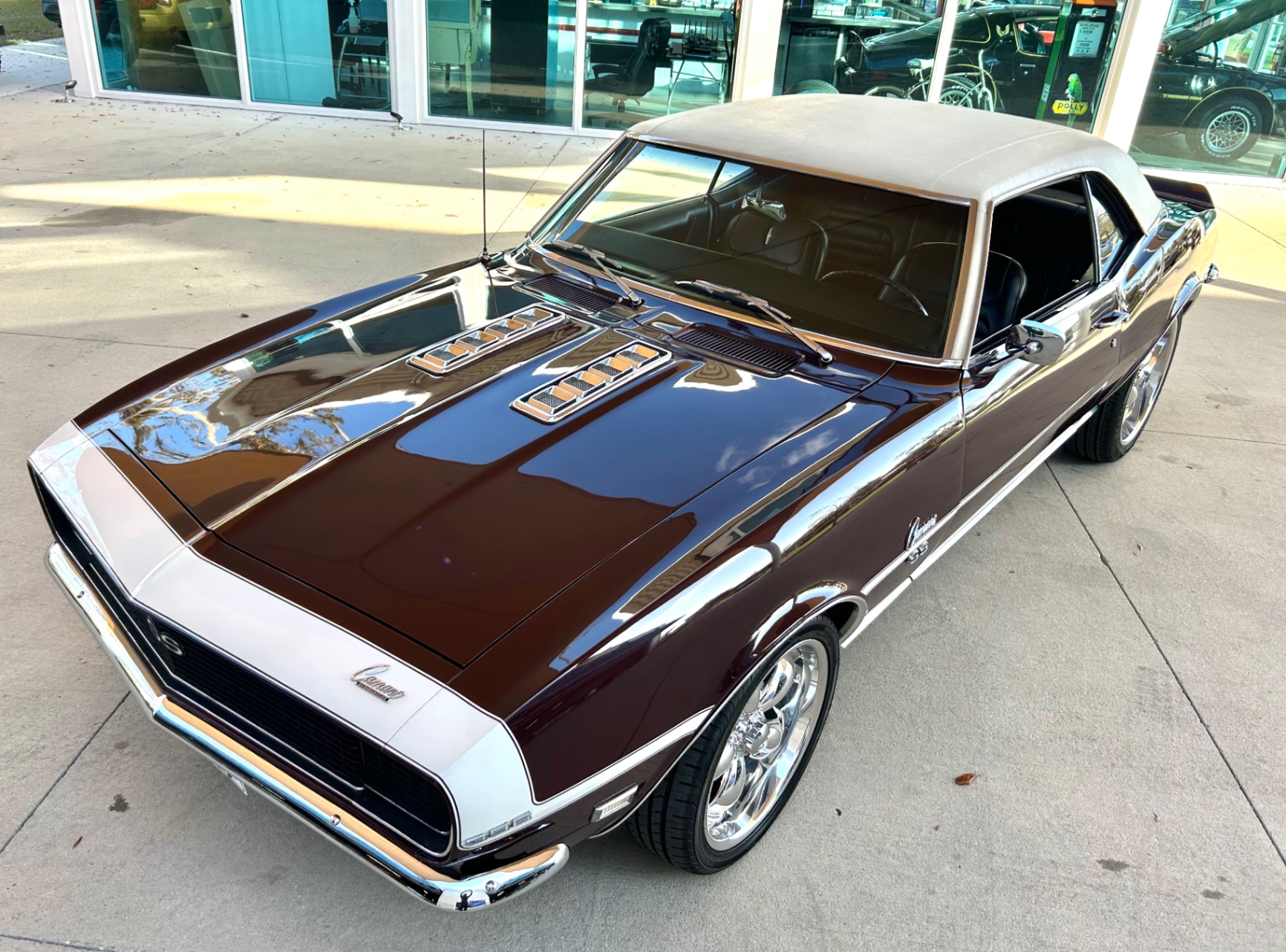 Vehicle photo 25