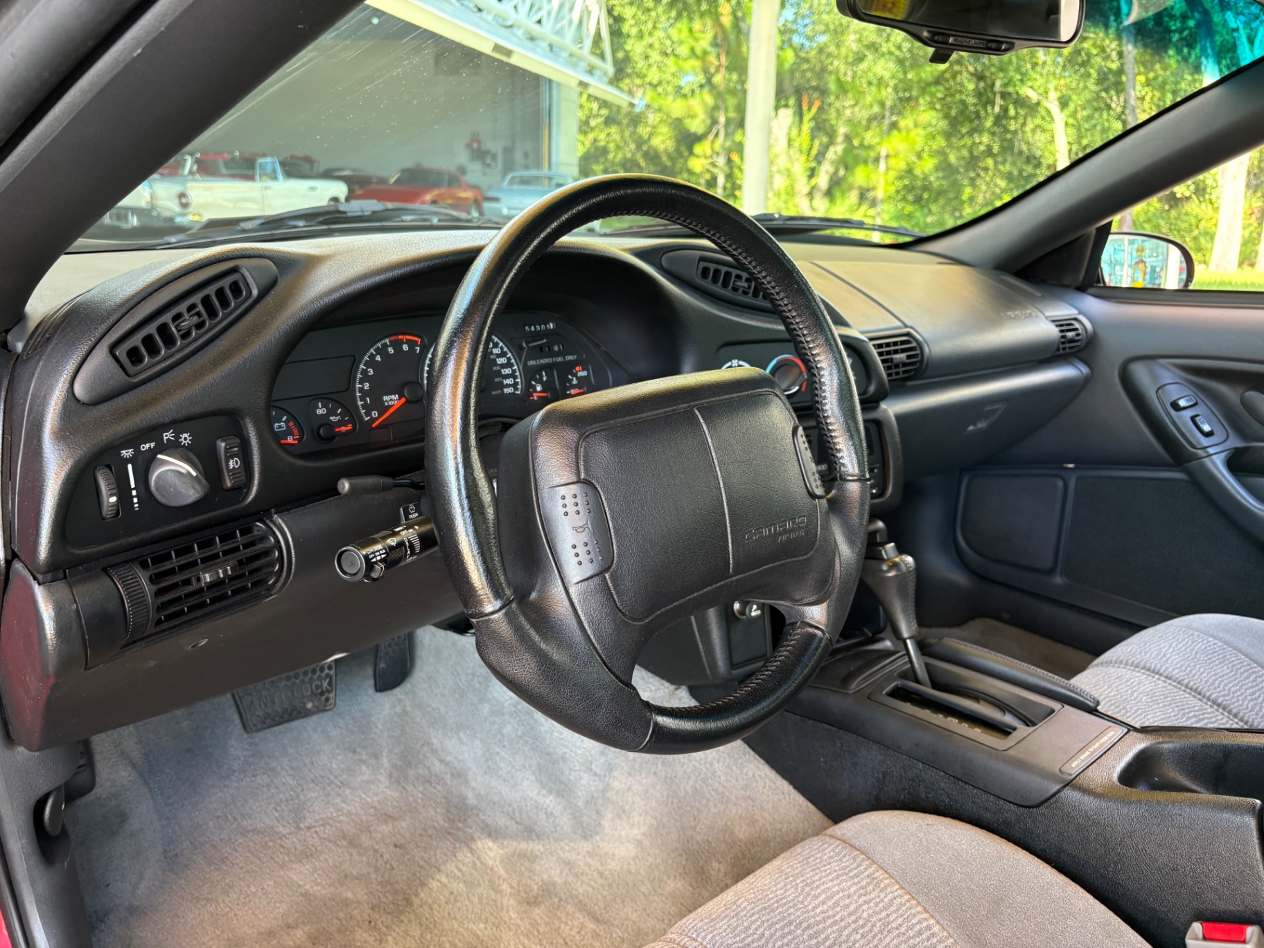Vehicle photo 32