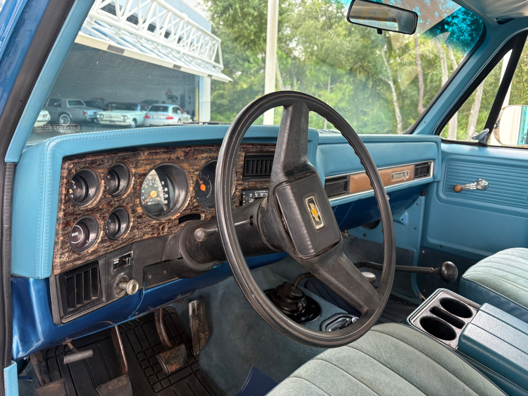 Vehicle photo 31
