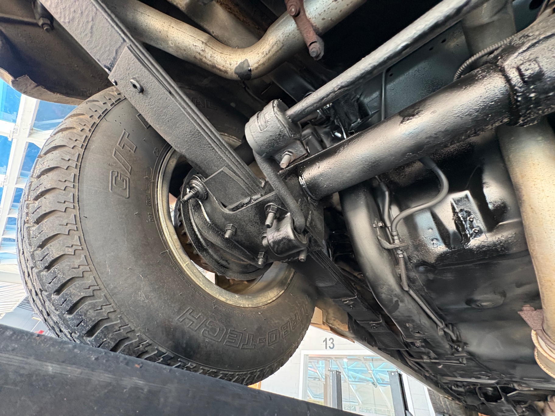 Vehicle photo 30