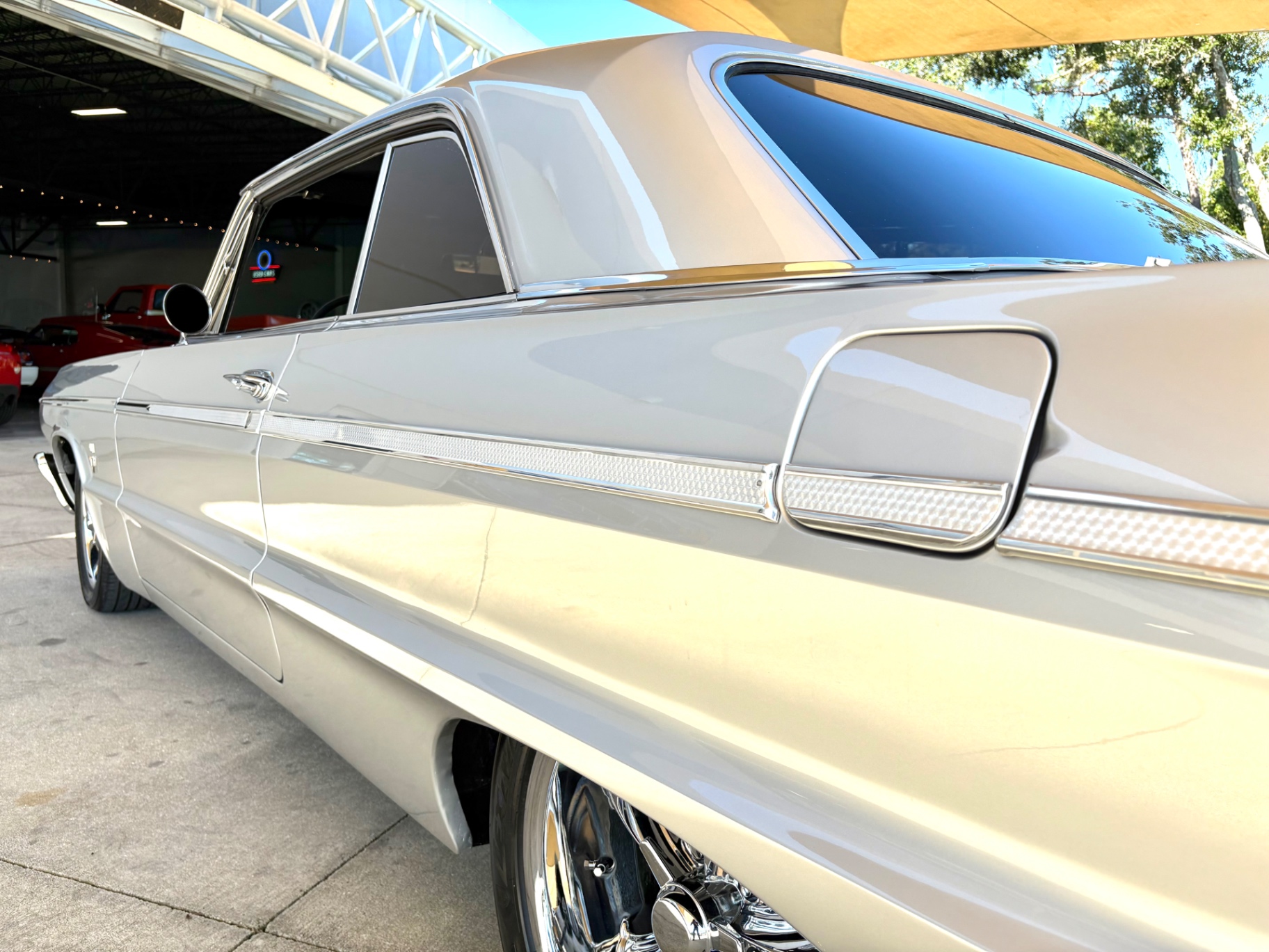 Vehicle photo 14