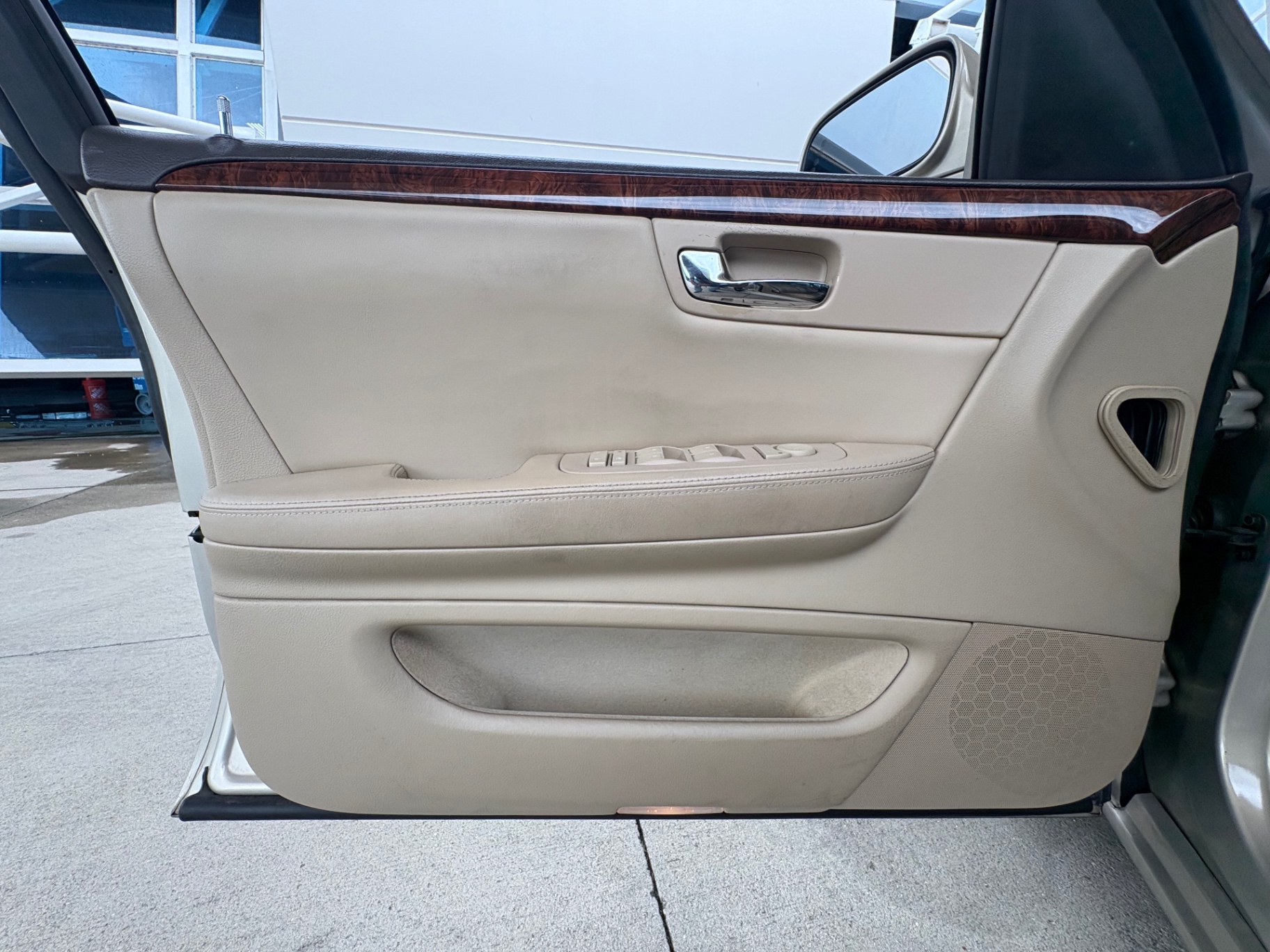 Vehicle photo 29