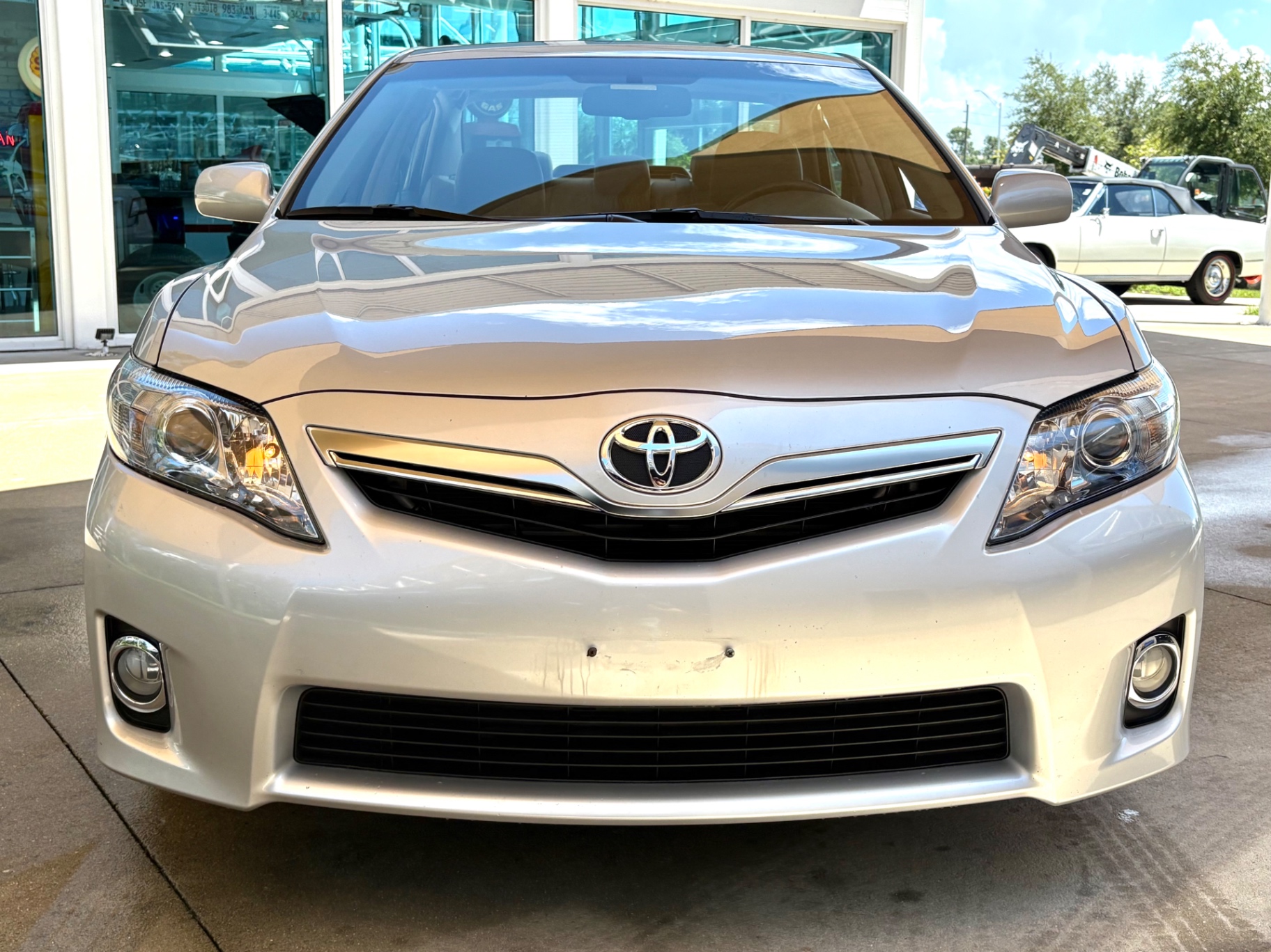 Vehicle photo 2