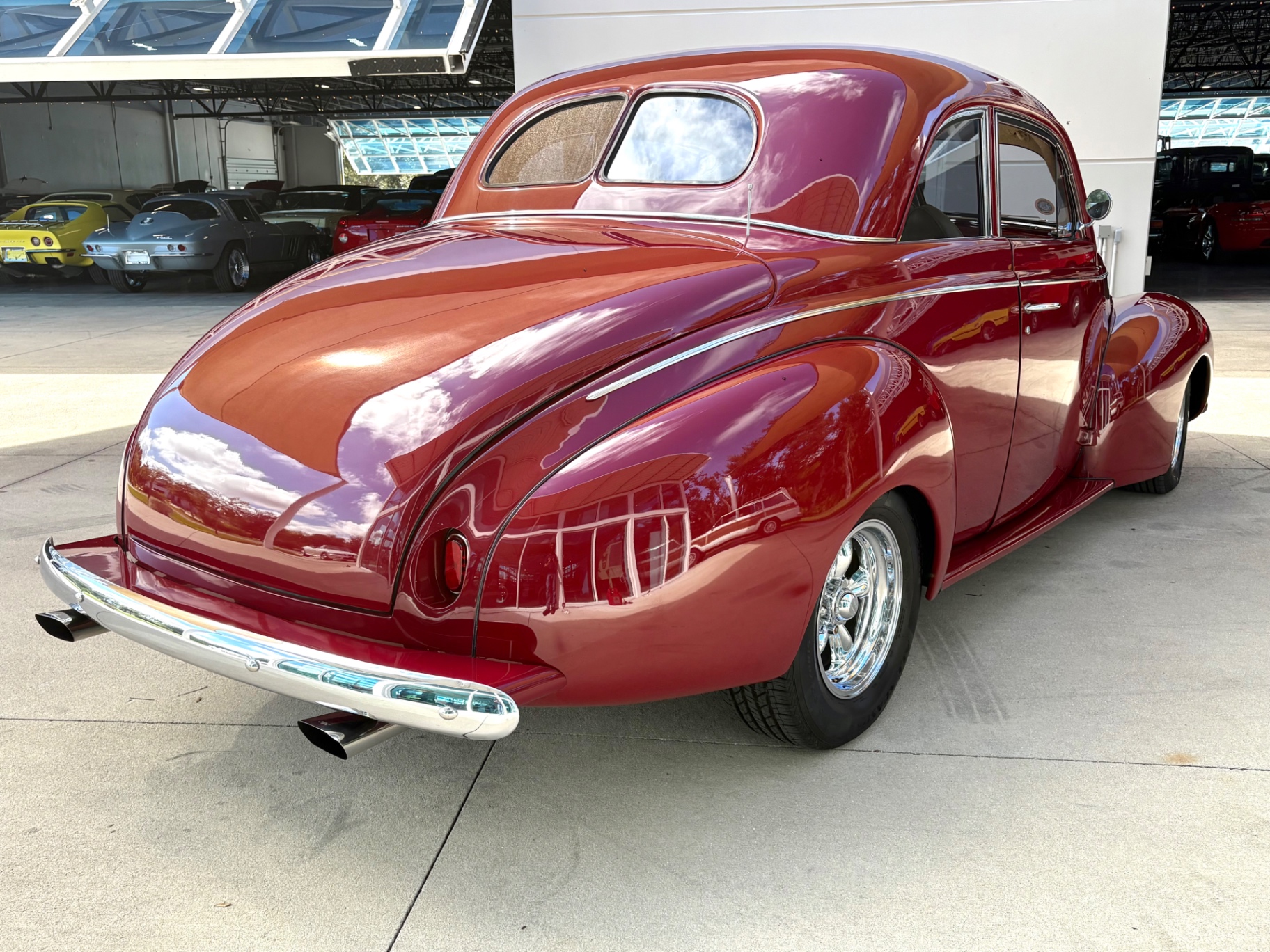 Vehicle photo 5