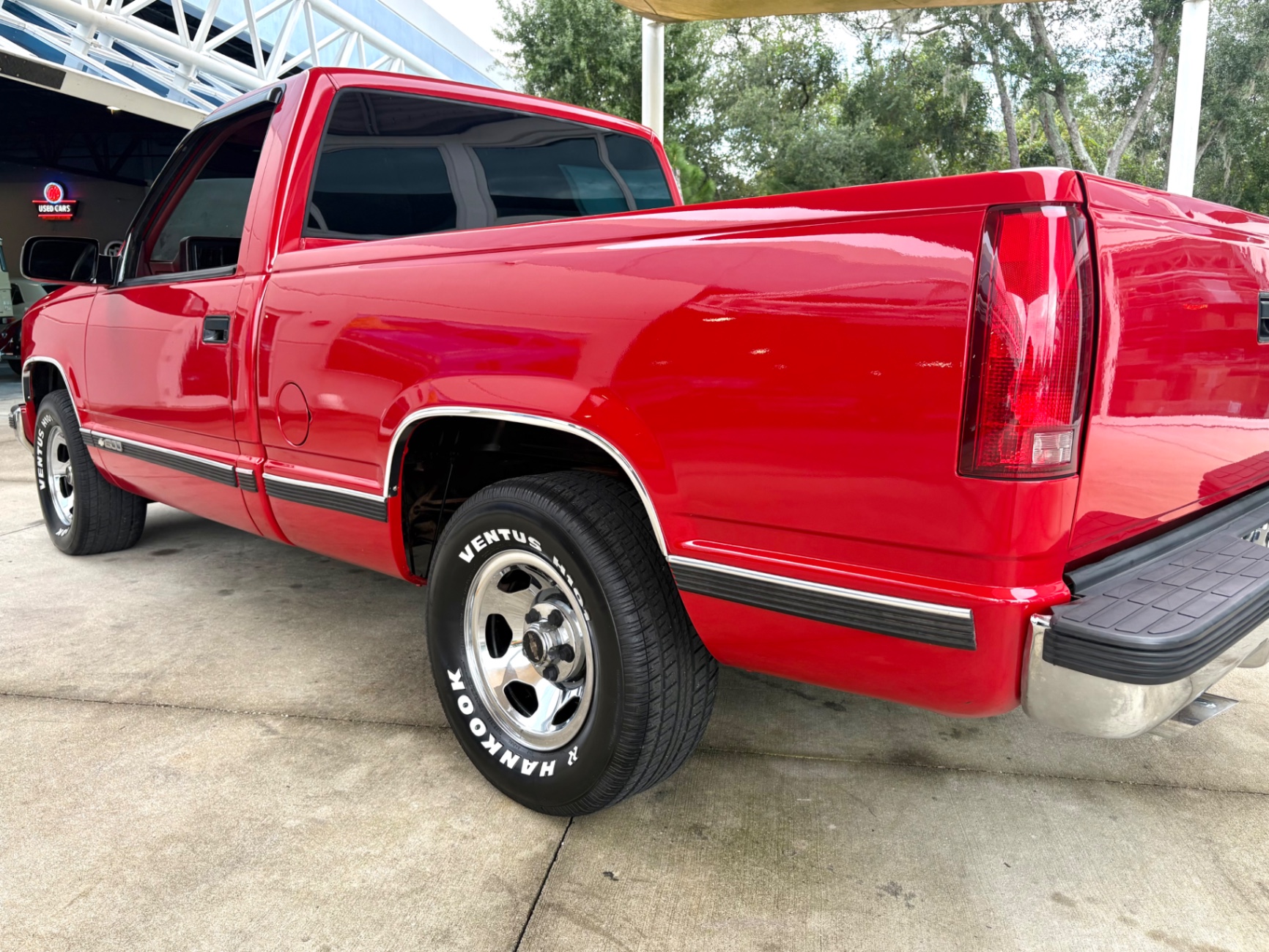 Vehicle photo 15