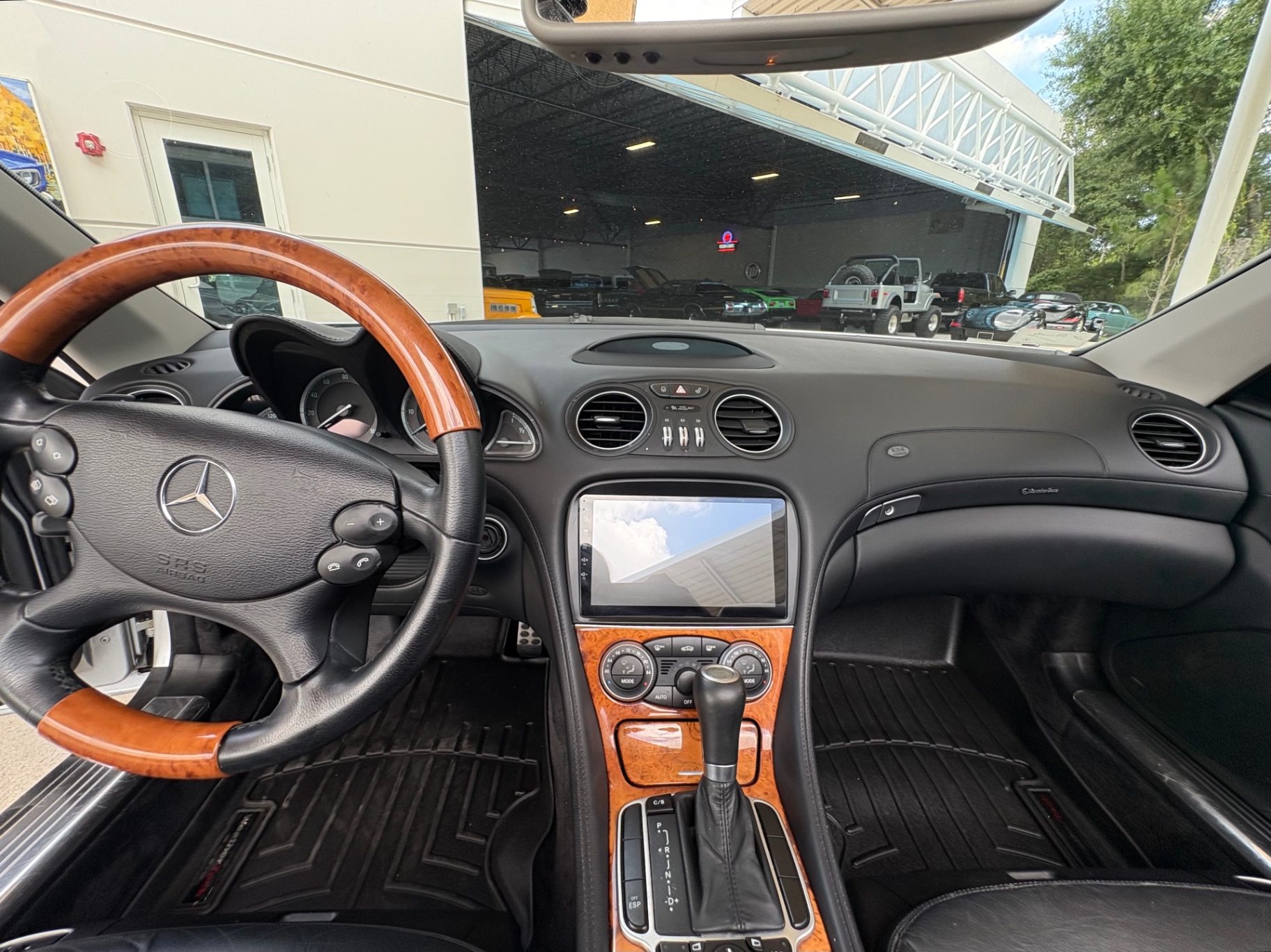 Vehicle photo 42