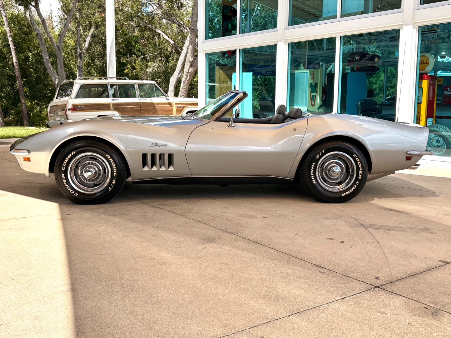 Vehicle photo 10