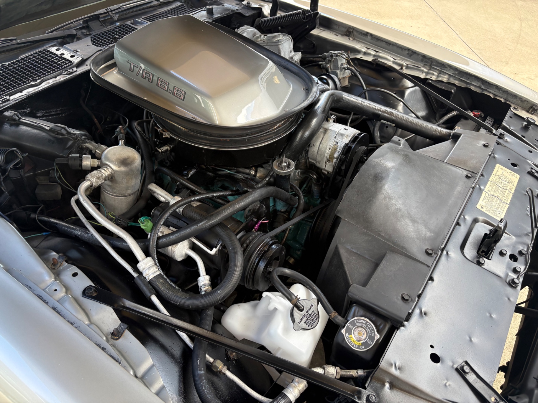 Vehicle photo 29