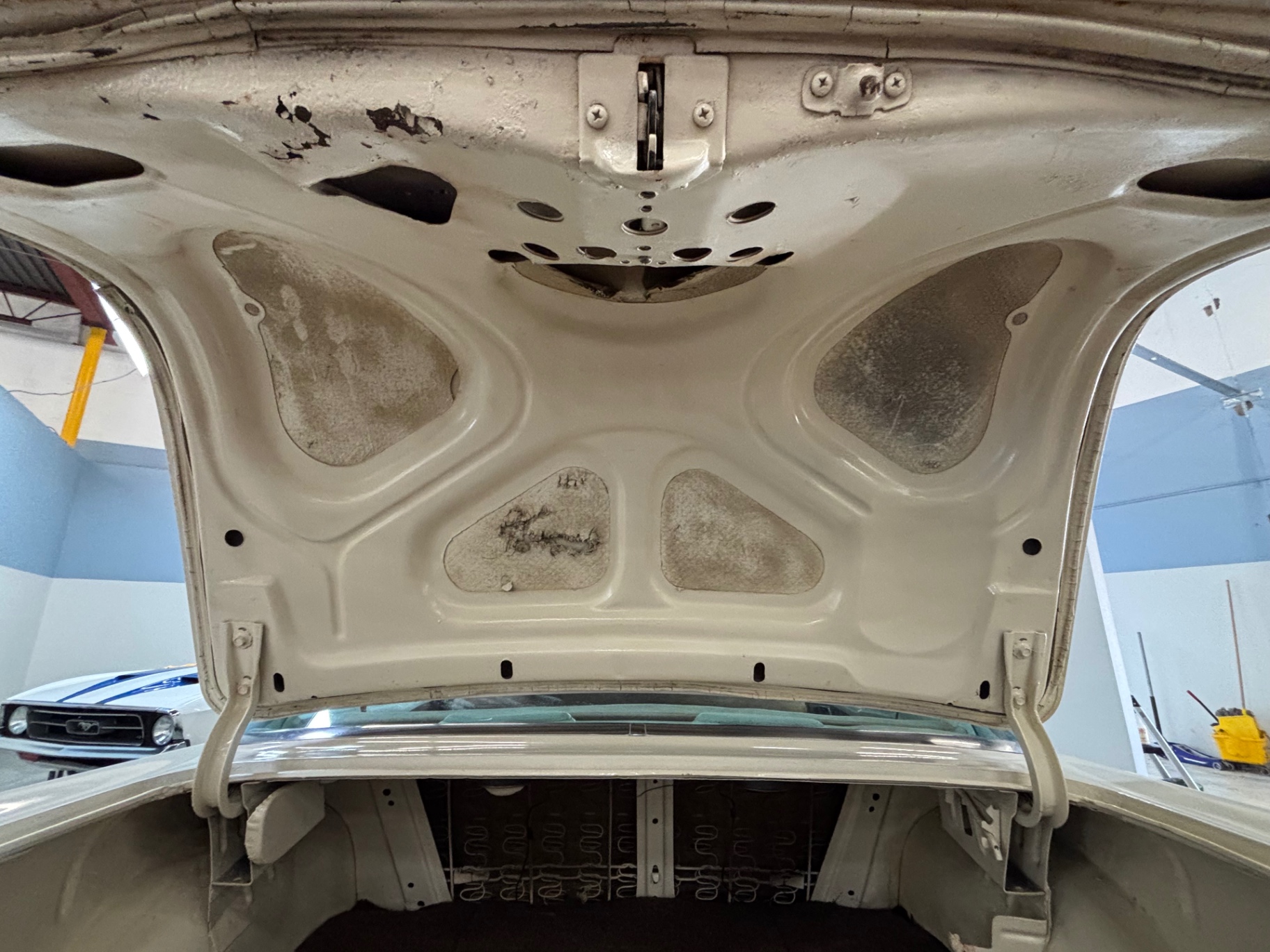 Vehicle photo 40