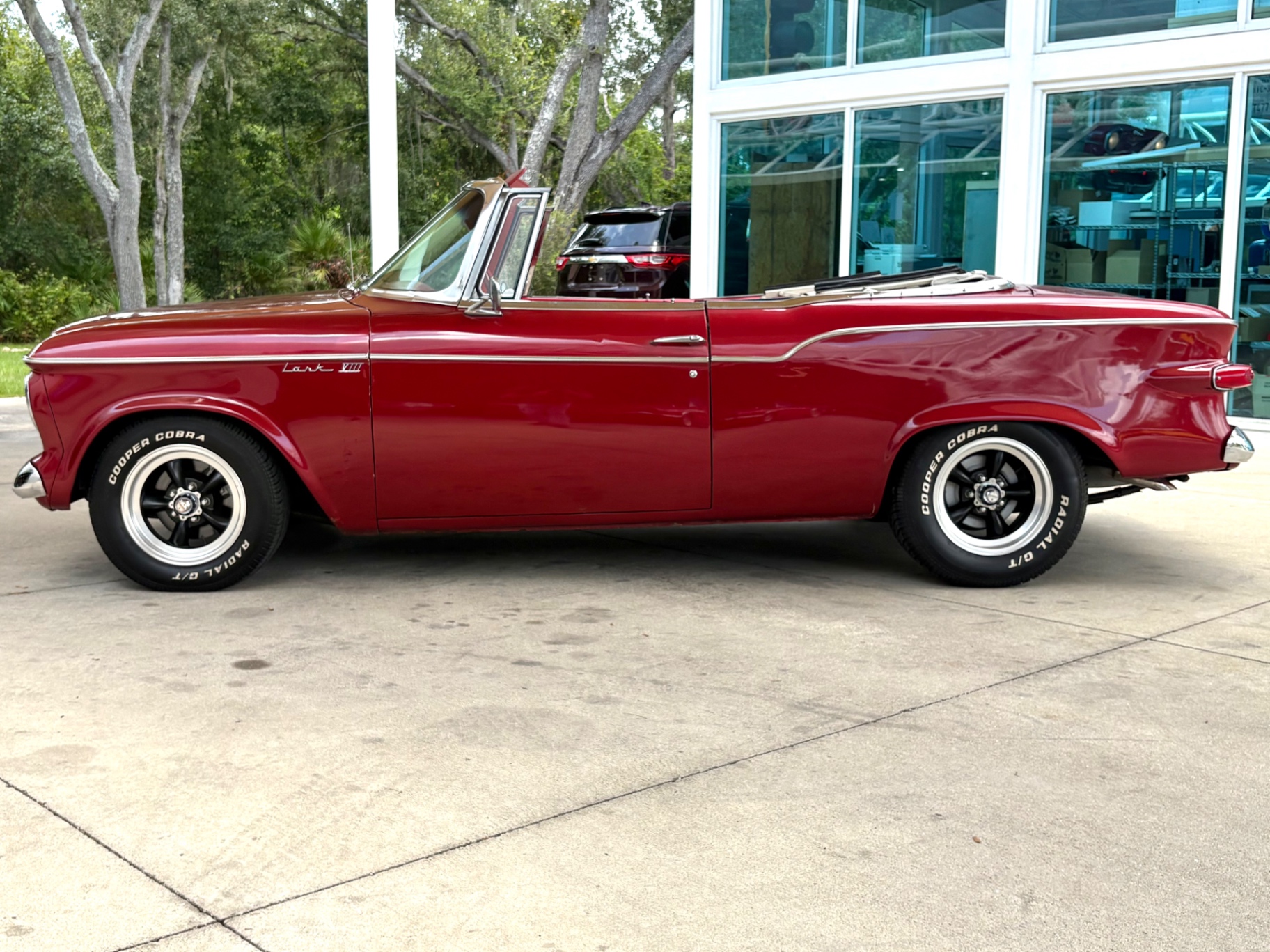 Vehicle photo 10