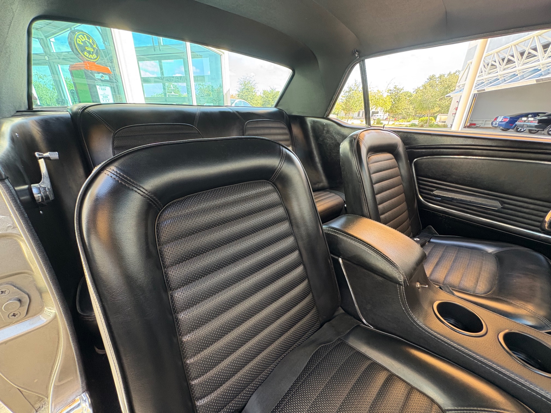Vehicle photo 41