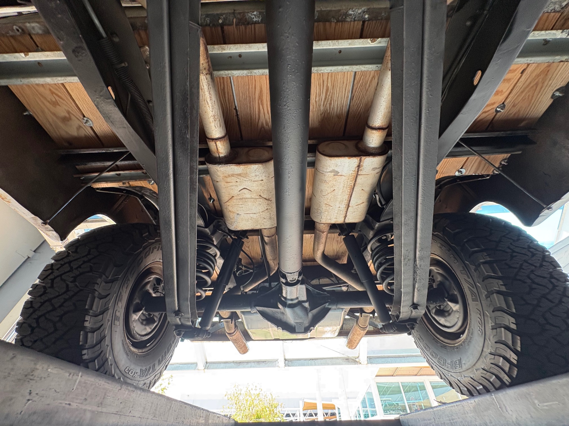 Vehicle photo 54